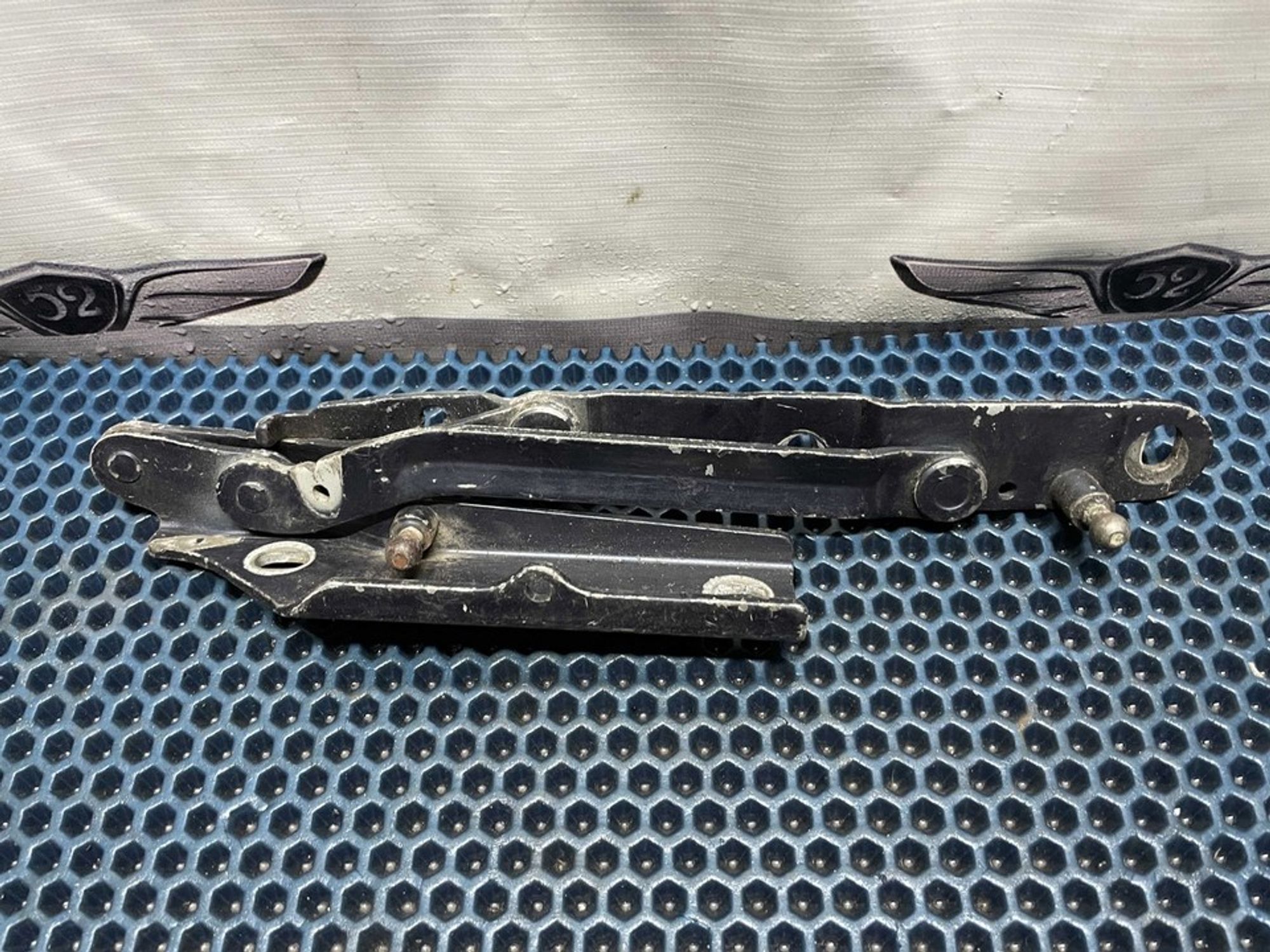 893827301 Петля капота левая L Audi 80 B3, 400 рублей, Нижний Новгород