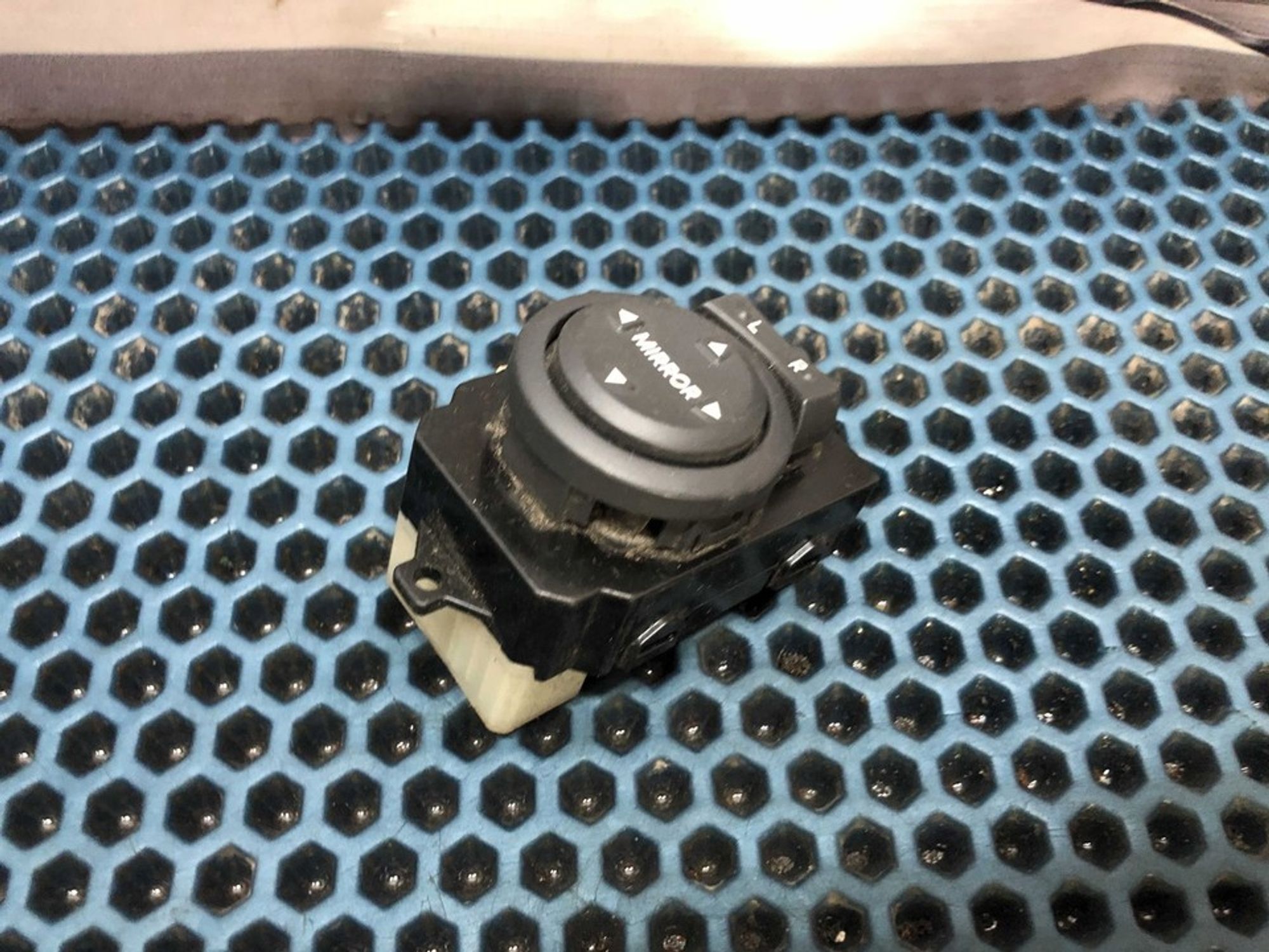 935304X000 Переключатель регулировки зеркал Kia Rio III, 700 рублей, Нижний Новгород