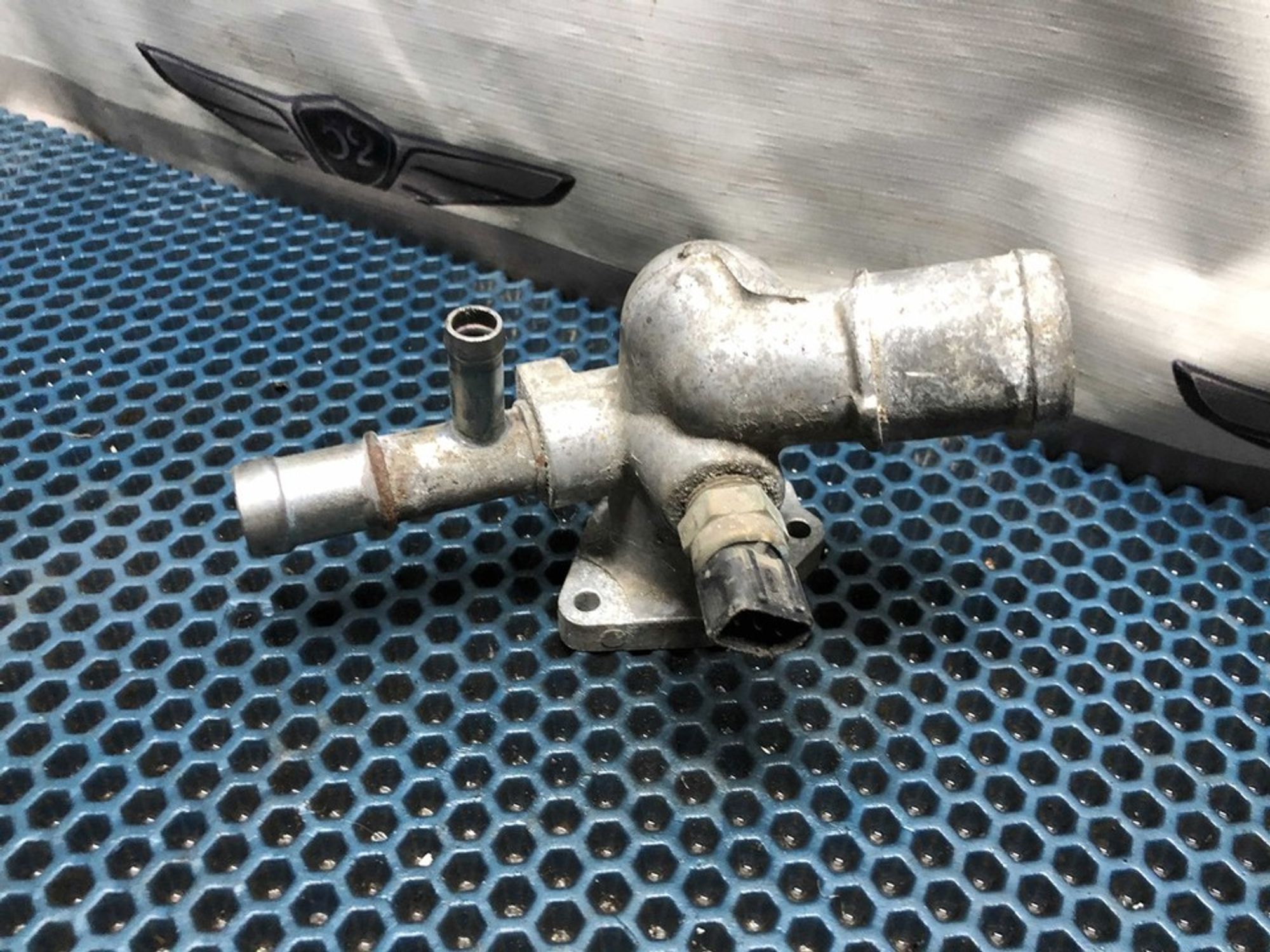 256202B003 Фланец системы охлаждения Hyundai Неопознанная модель, 700 рублей, Нижний Новгород