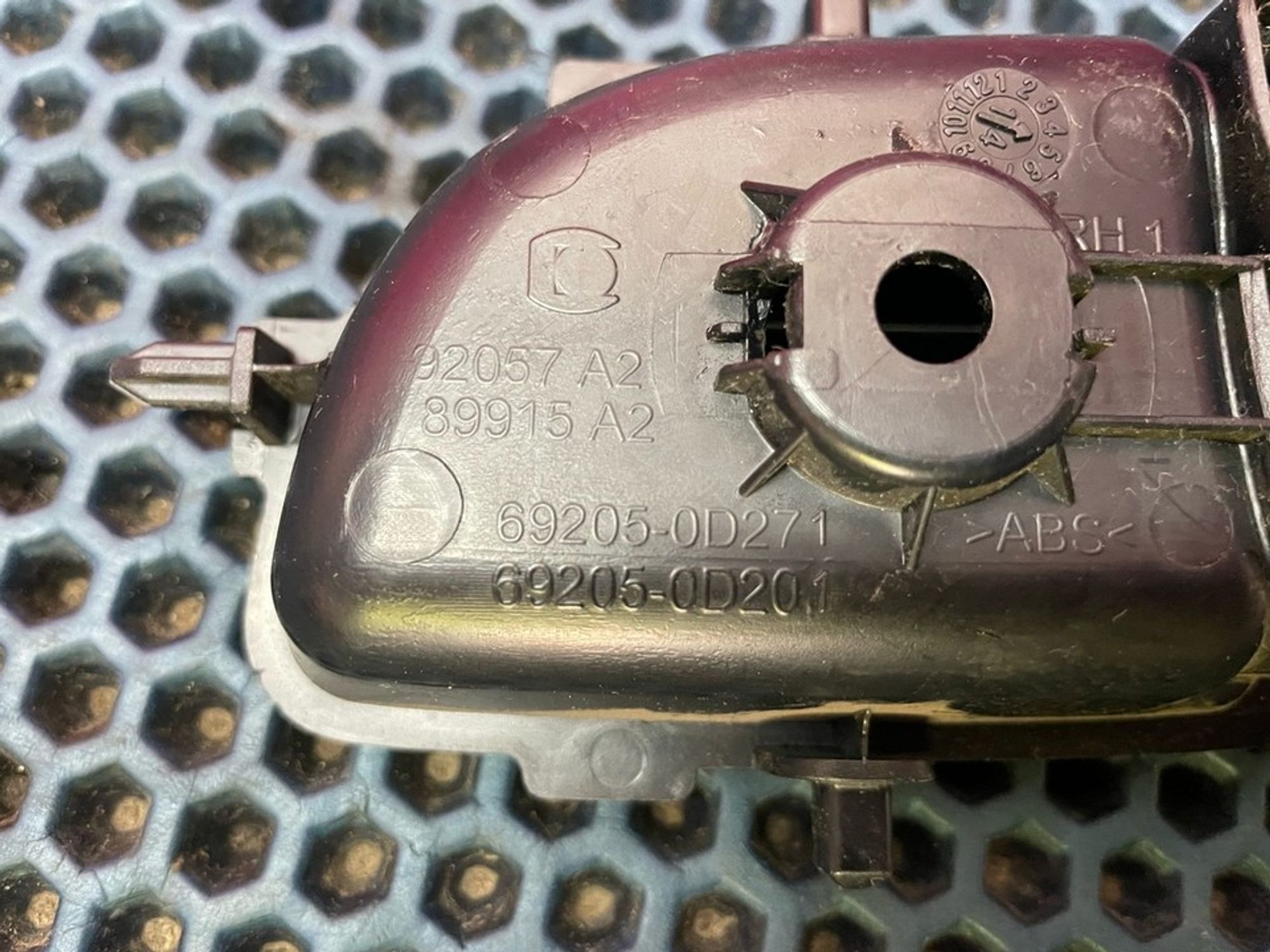 692050D271 Ручка двери внутренняя передняя правая R Toyota Corolla E160/E170, 1000 рублей, Нижний Новгород