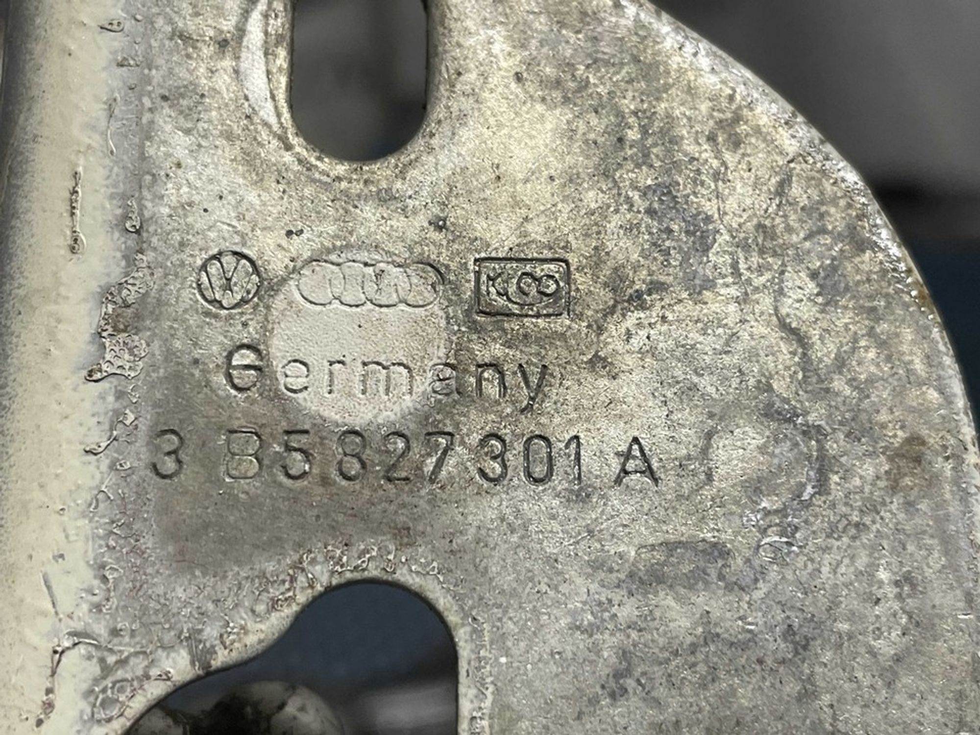 3B5827301A Петля крышки багажника левая L Volkswagen Passat B5, 600 рублей, Нижний Новгород