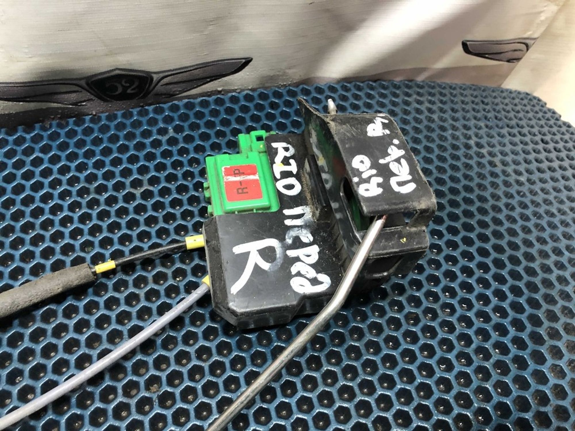 813204L020 Замок двери передней правой R Hyundai Solaris I, 1000 рублей, Нижний Новгород