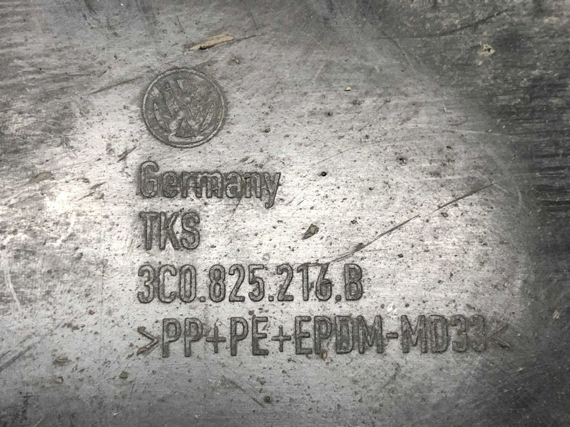 3C0825216B Пыльник задней арки правой R Volkswagen Passat B6, 1000 рублей, Нижний Новгород