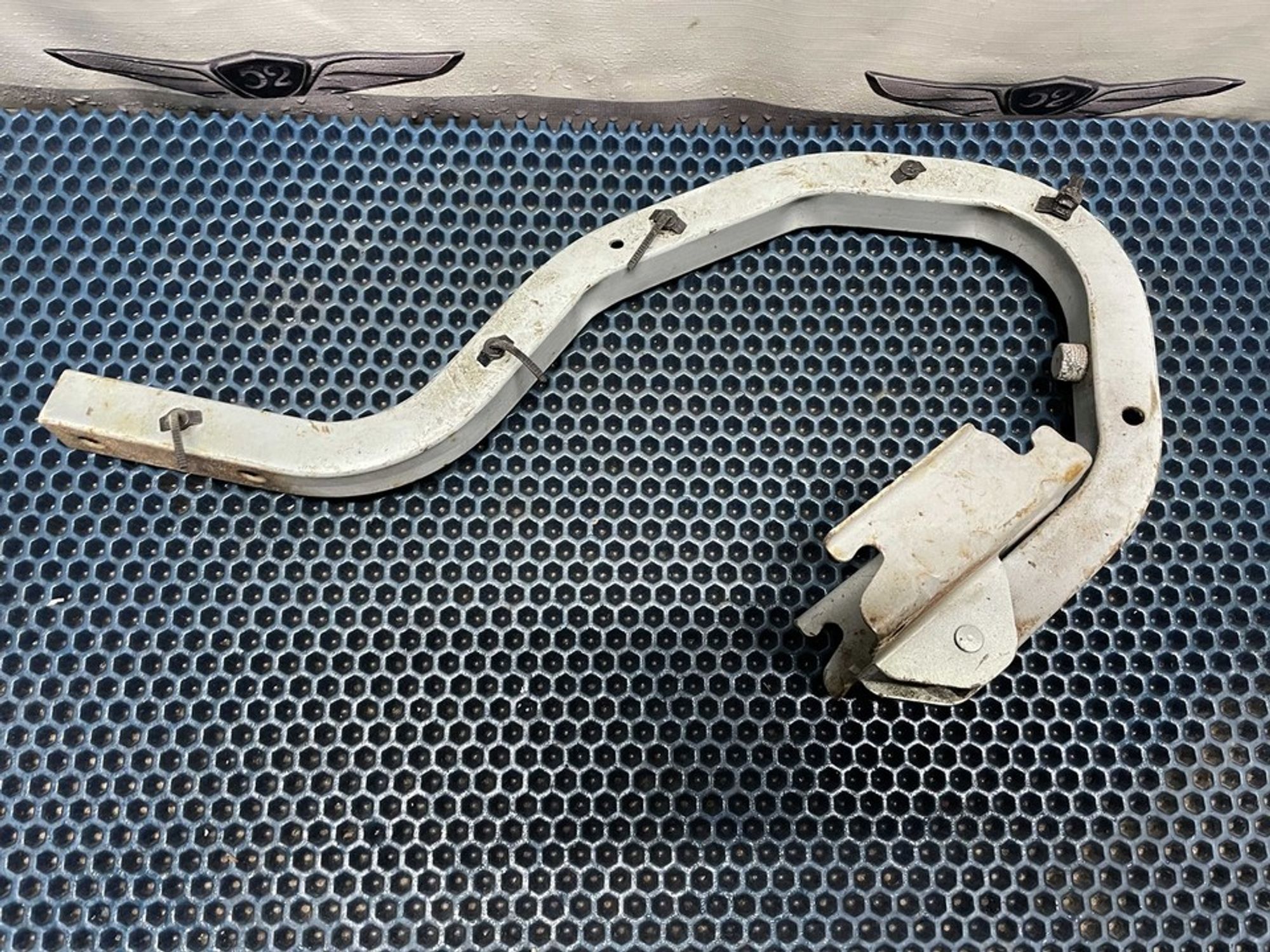 8440095F0A Петля крышки багажника правая R Nissan Almera II, 800 рублей, Нижний Новгород