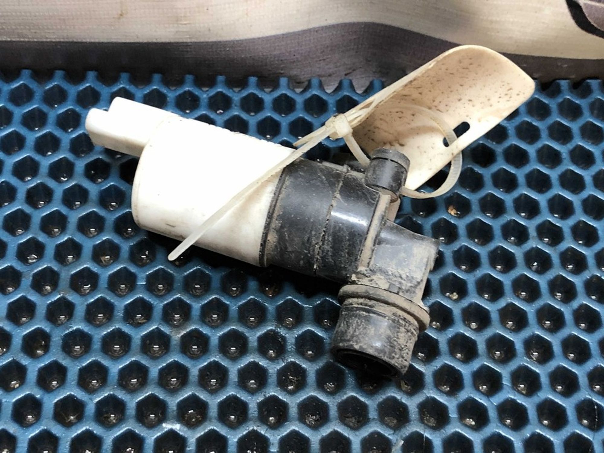 7700428390 Насос омывателя лобового стекла Renault Logan I, 700 рублей, Нижний Новгород