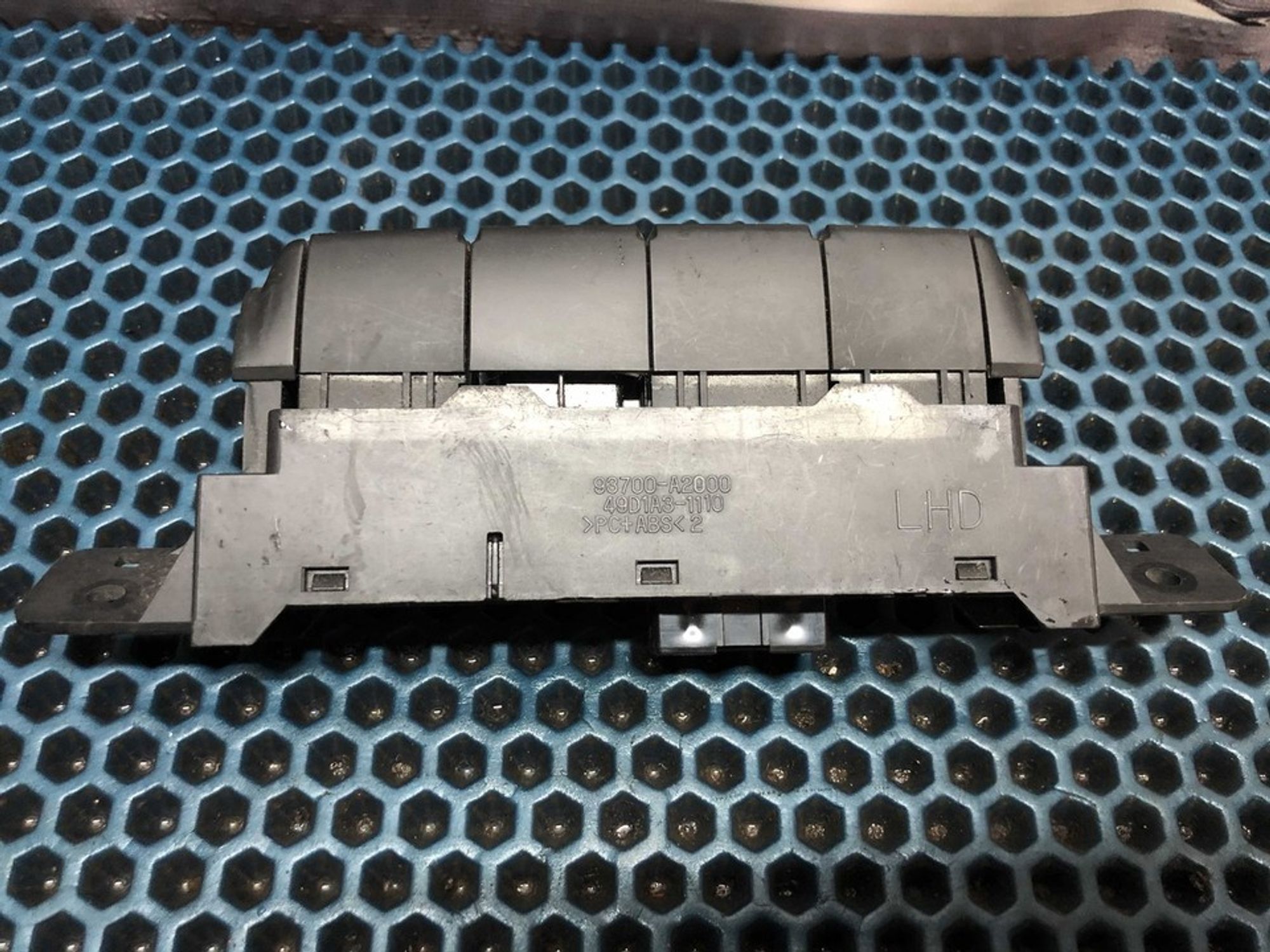 93700A2000 Кнопка центрального замка Hyundai Неопознанная модель, 900 рублей, Нижний Новгород