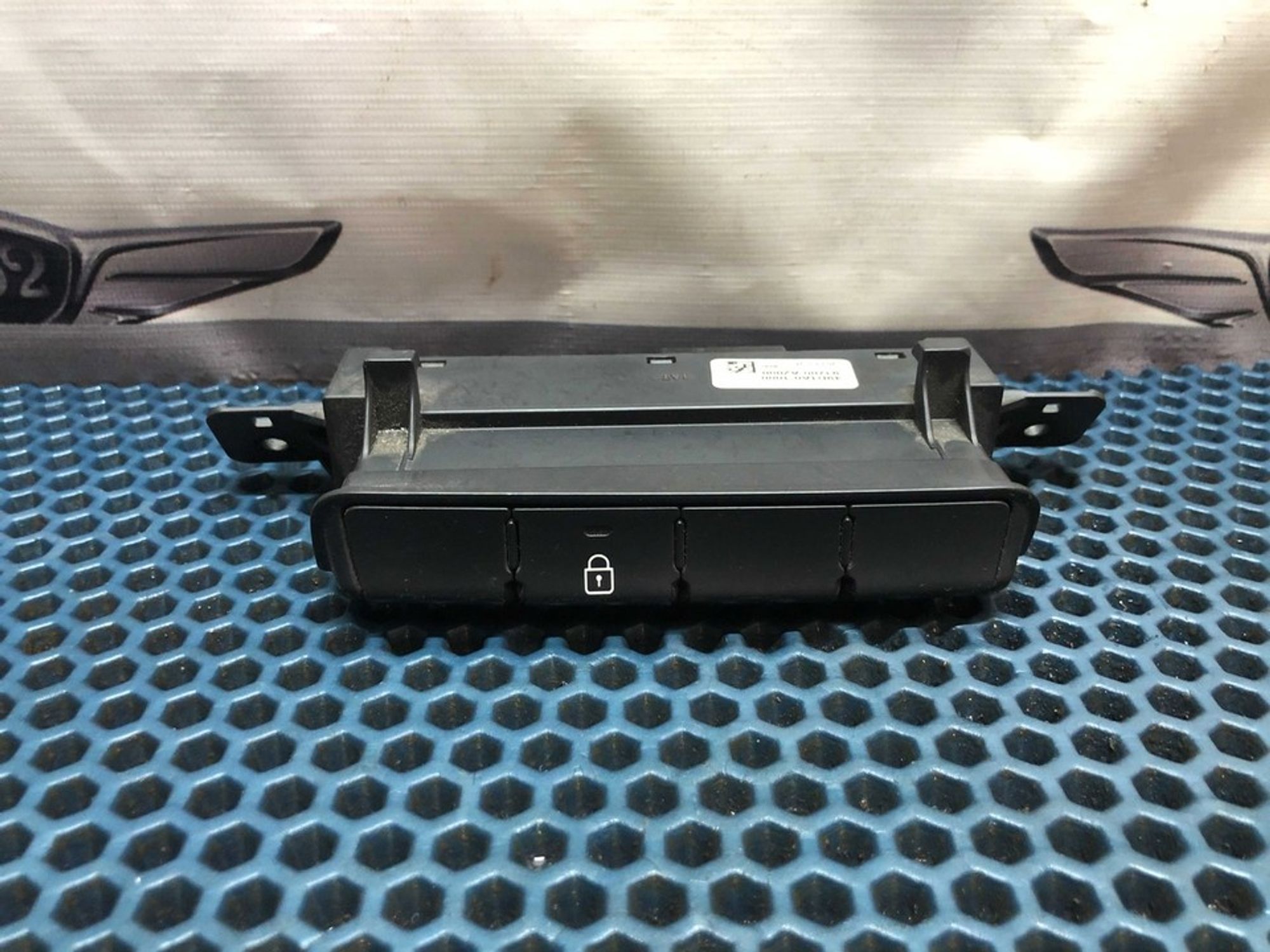 93700A2000 Кнопка центрального замка Hyundai Неопознанная модель, 900 рублей, Нижний Новгород