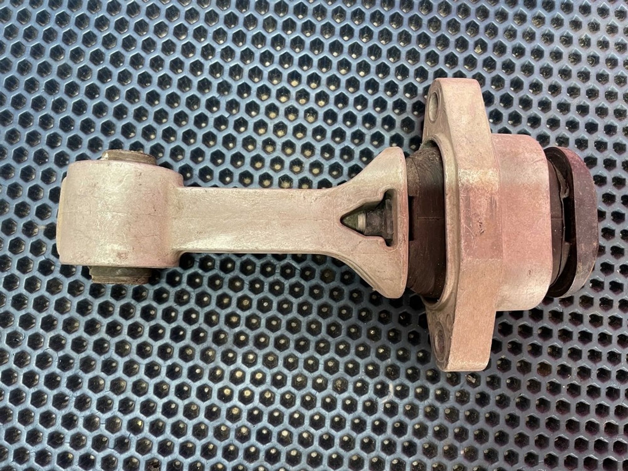 219593X000 Опора двигателя, 1200 рублей, Нижний Новгород