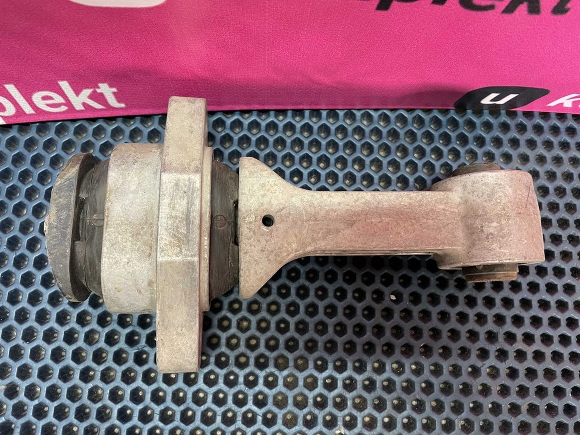 219593X000 Опора двигателя, 1200 рублей, Нижний Новгород