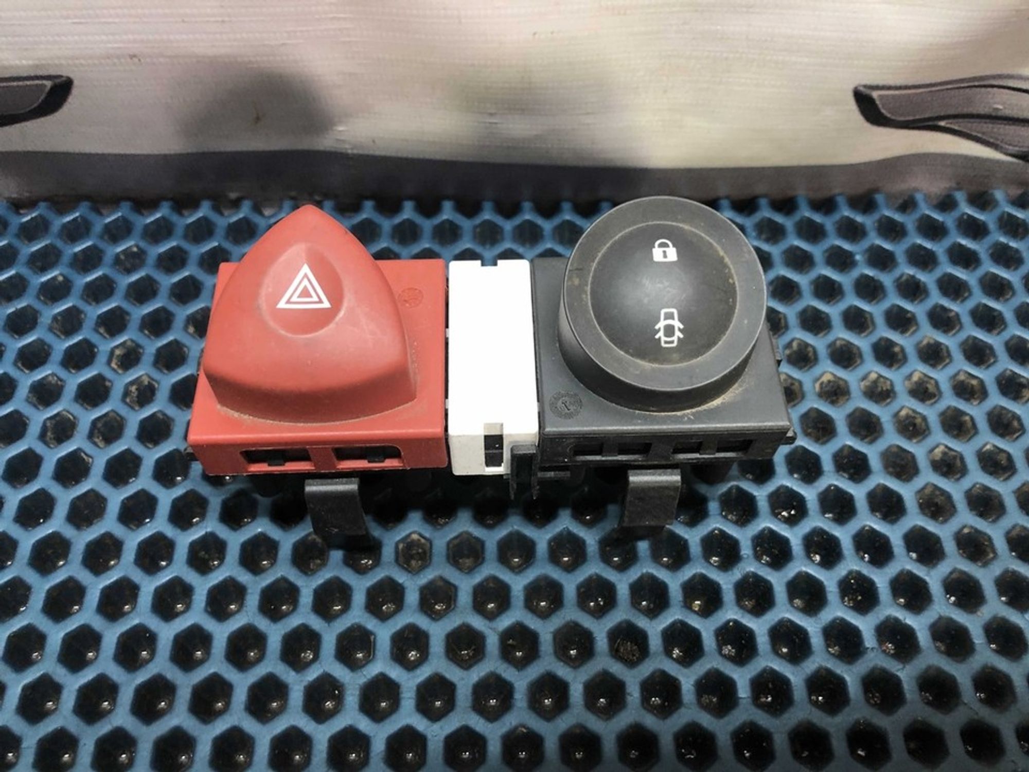 8200407415 Кнопка аварийной сигнализации Renault Megane II, 500 рублей, Нижний Новгород