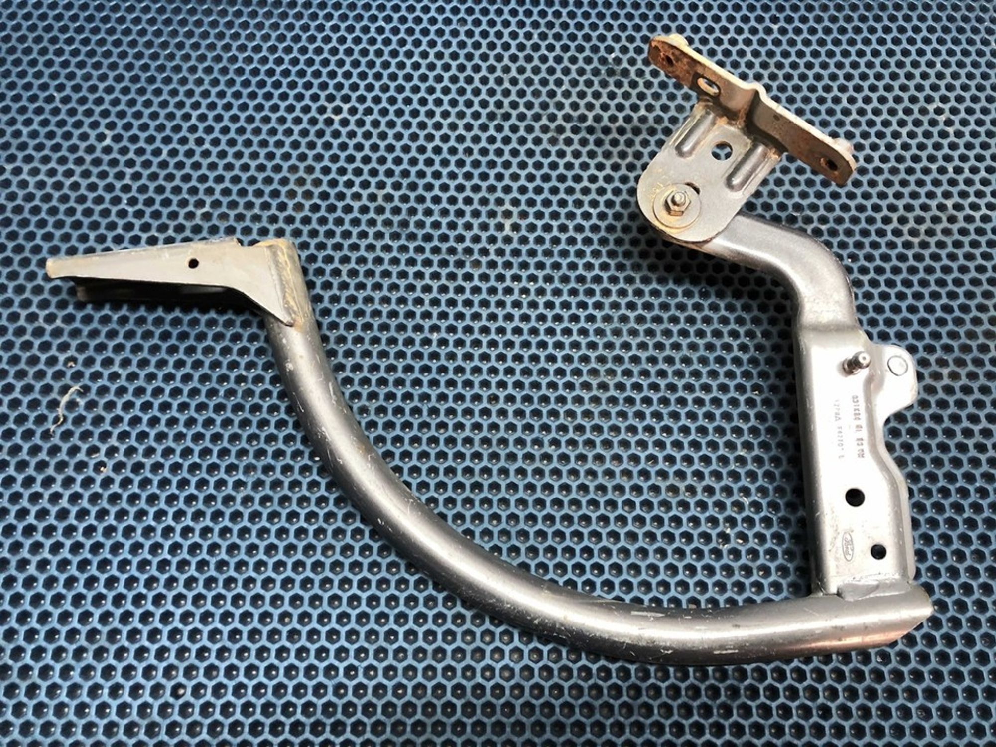 CM51F42701AH Петля крышки багажника левая L Ford Focus III, 1500 рублей, Нижний Новгород