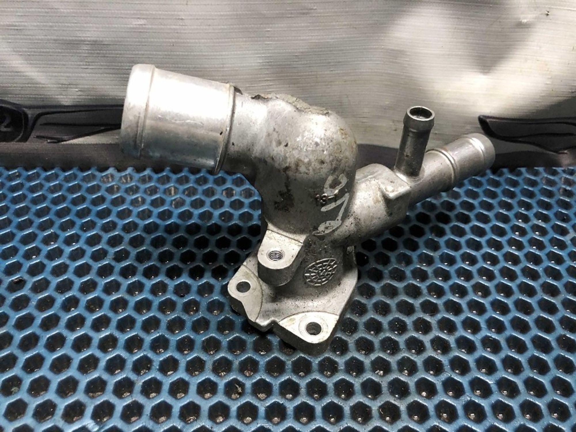 256202B003 Фланец системы охлаждения Hyundai Неопознанная модель, 700 рублей, Нижний Новгород