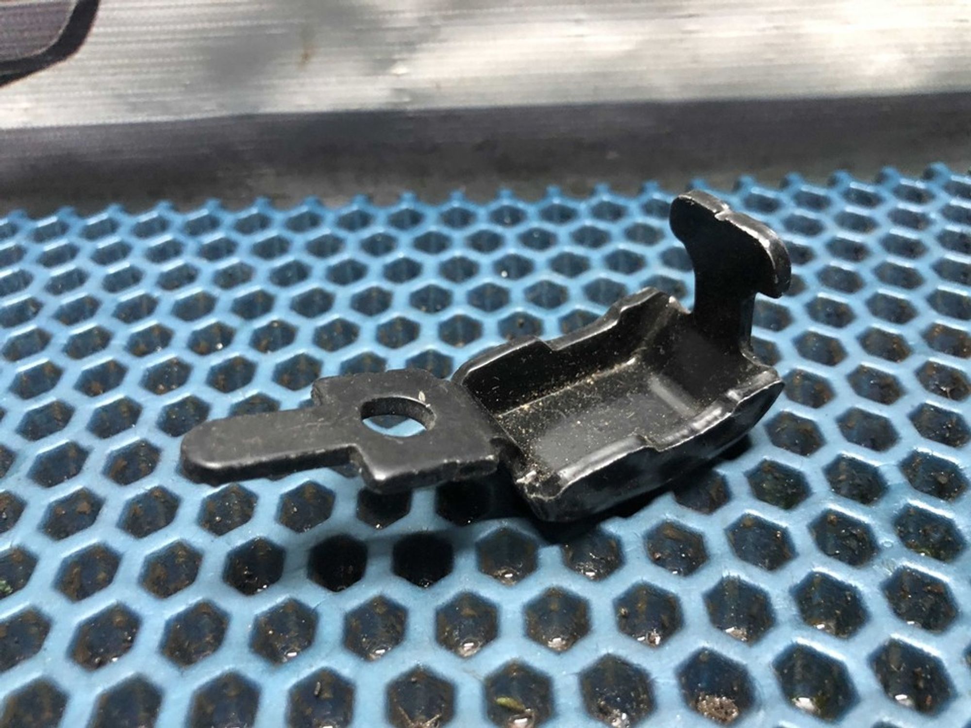 3C0886193 Кронштейн заднего сидения Volkswagen Passat B6, 200 рублей, Нижний Новгород