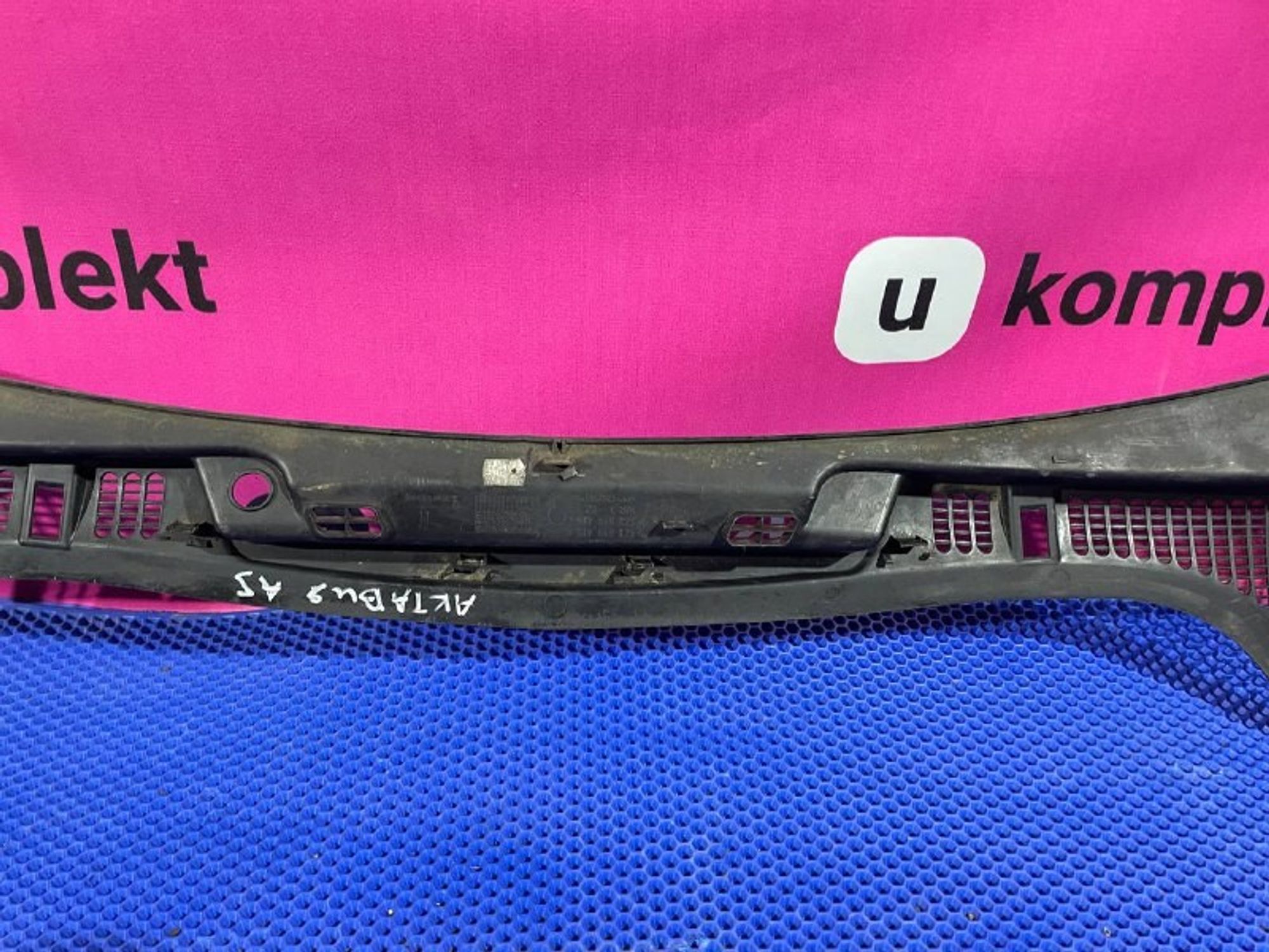 1Z1819415F Решетка стеклоочистителя (планка под лобовое стекло) Skoda Octavia II, 1000 рублей, Нижний Новгород