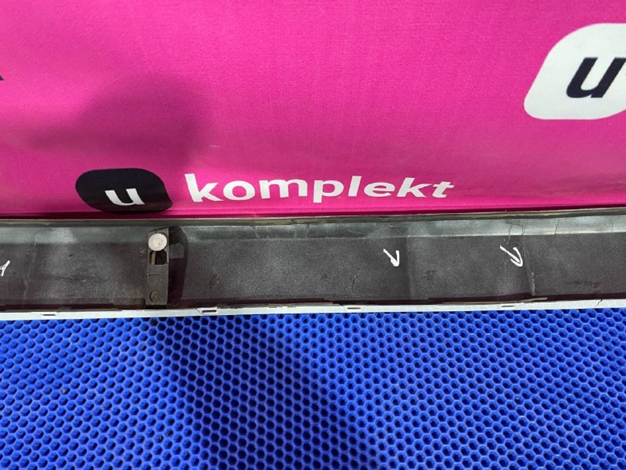 768120R900 Накладка крышки багажника Toyota RAV4 XA50, 700 рублей, Нижний Новгород