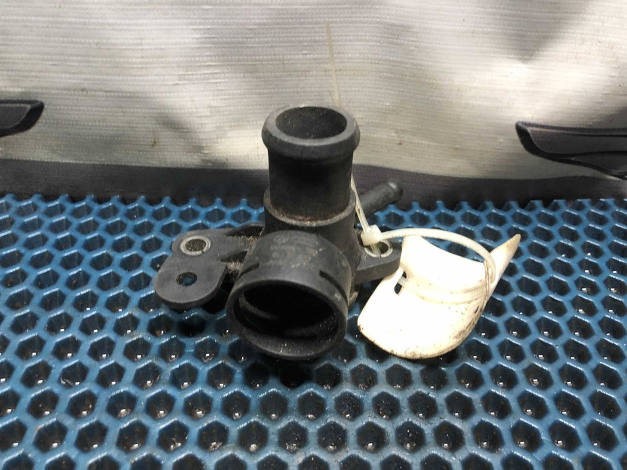 06J121132D Фланец системы охлаждения Audi Неопознанная модель, 300 рублей, Нижний Новгород