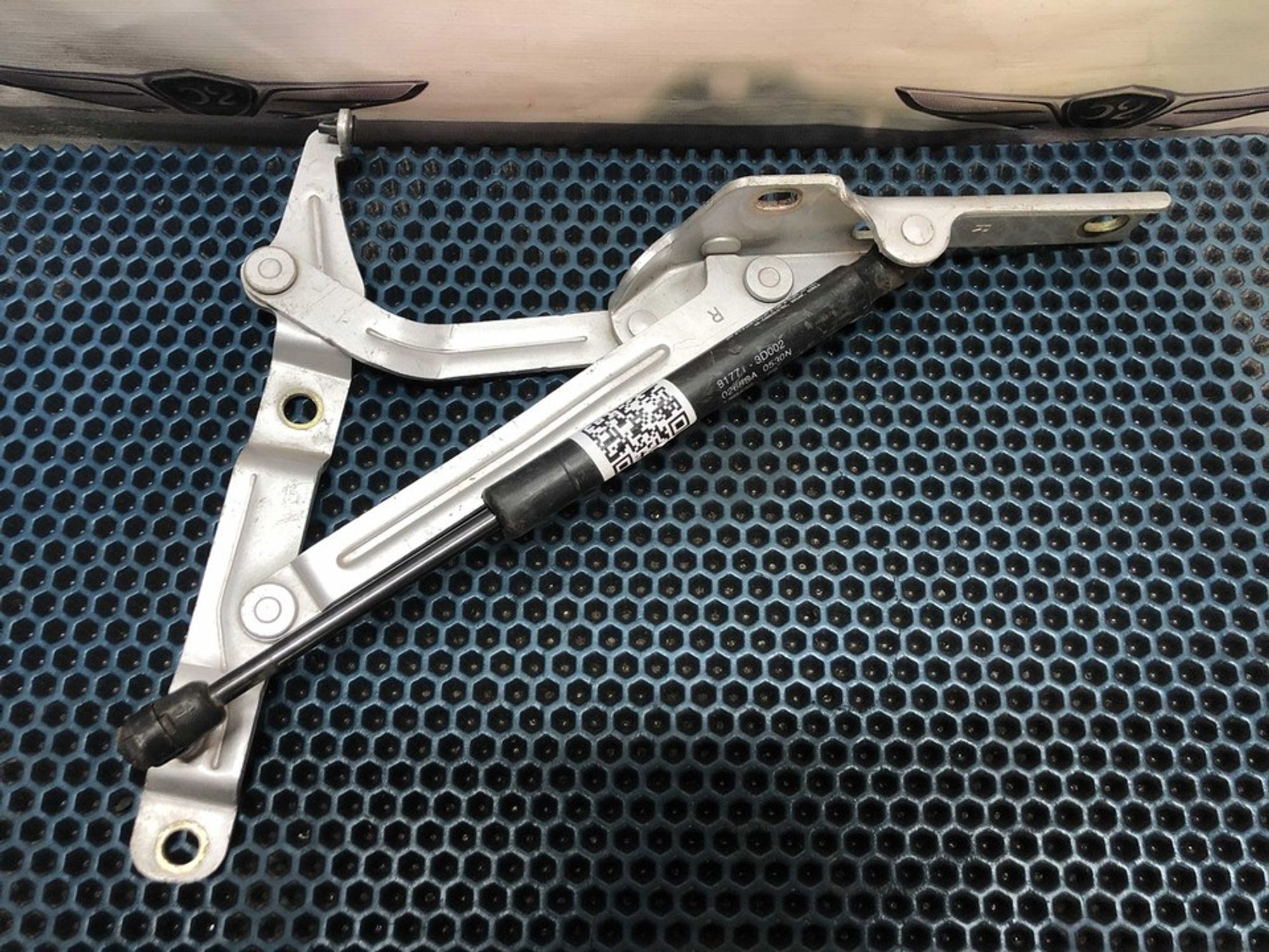 792203D000 Петля двери/крышки багажника с газовым упором правая R Hyundai Sonata IV EF, 600 рублей, Нижний Новгород