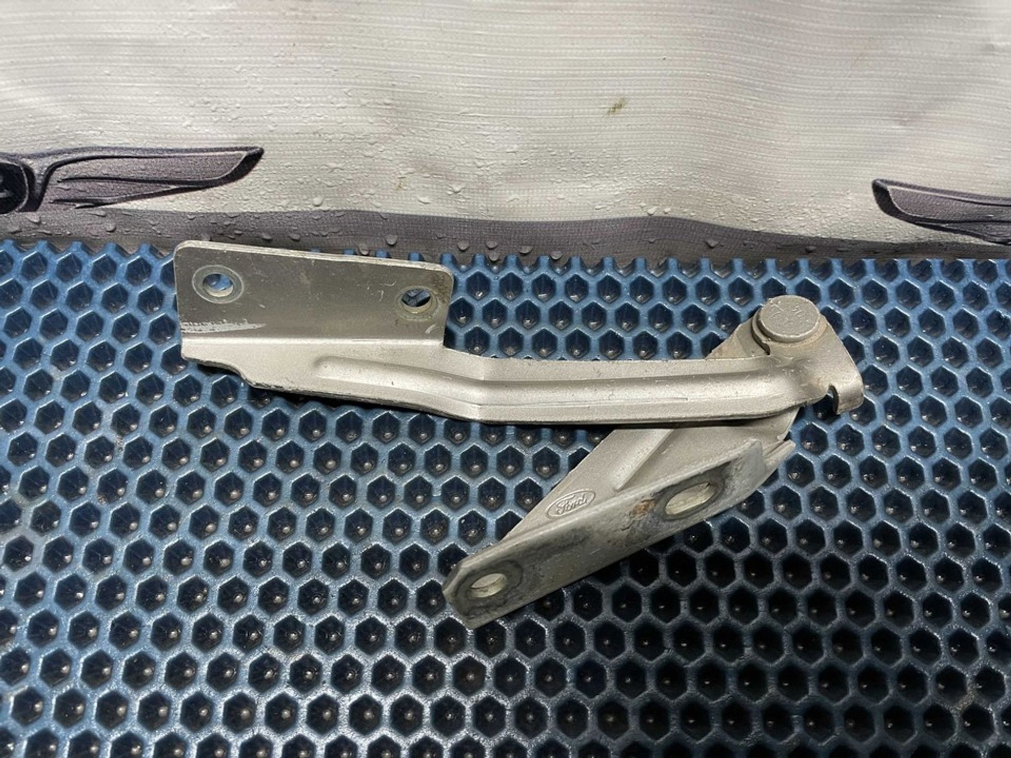 XS4116800AE Петля капота правая R Ford Focus I, 600 рублей, Нижний Новгород