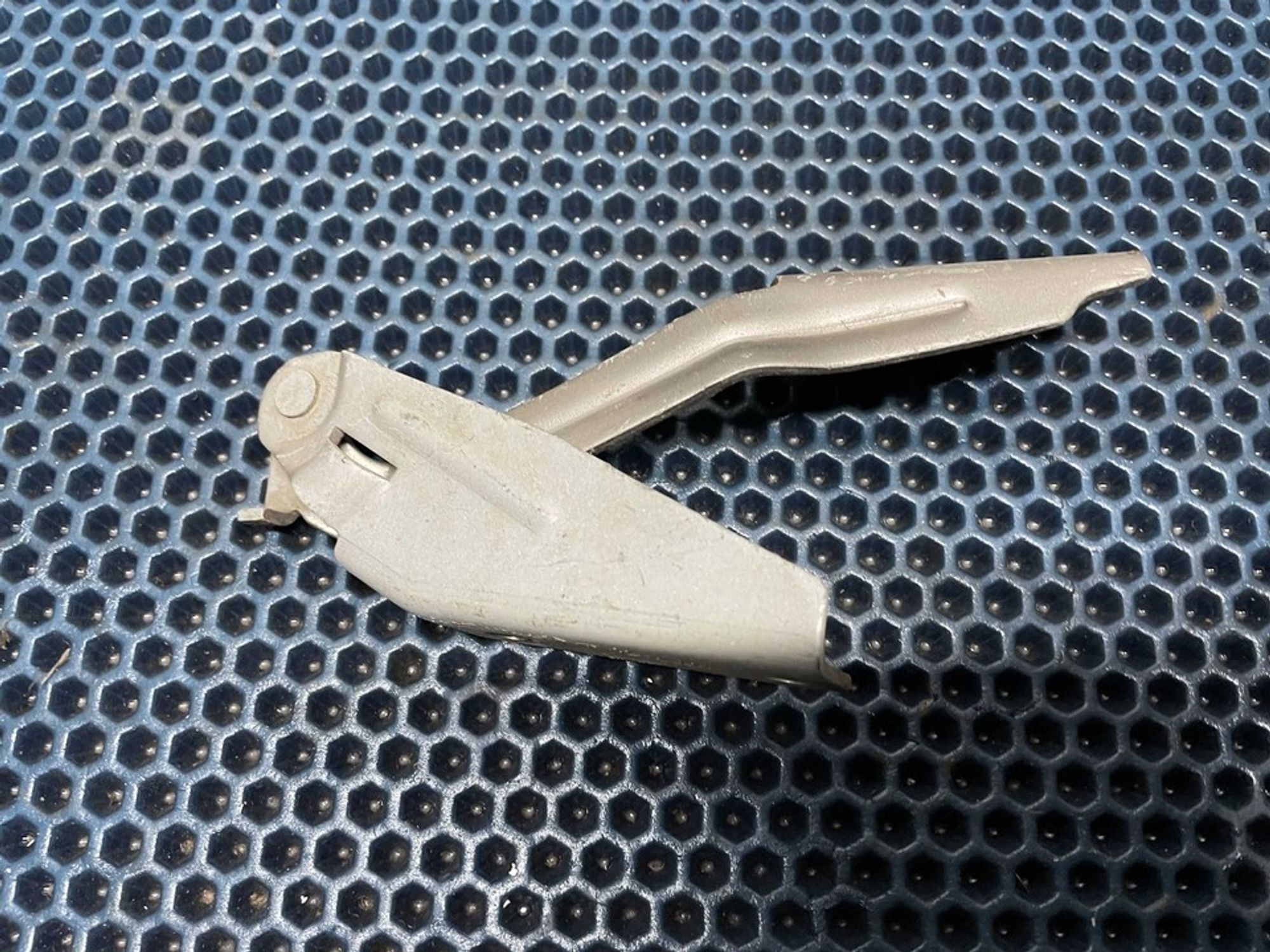 XS4116800AE Петля капота правая R Ford Focus I, 600 рублей, Нижний Новгород