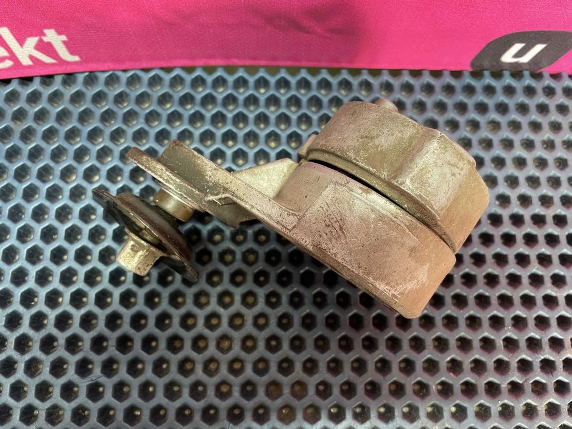 252812B010 Натяжной ролик приводного ремня, 800 рублей, Нижний Новгород