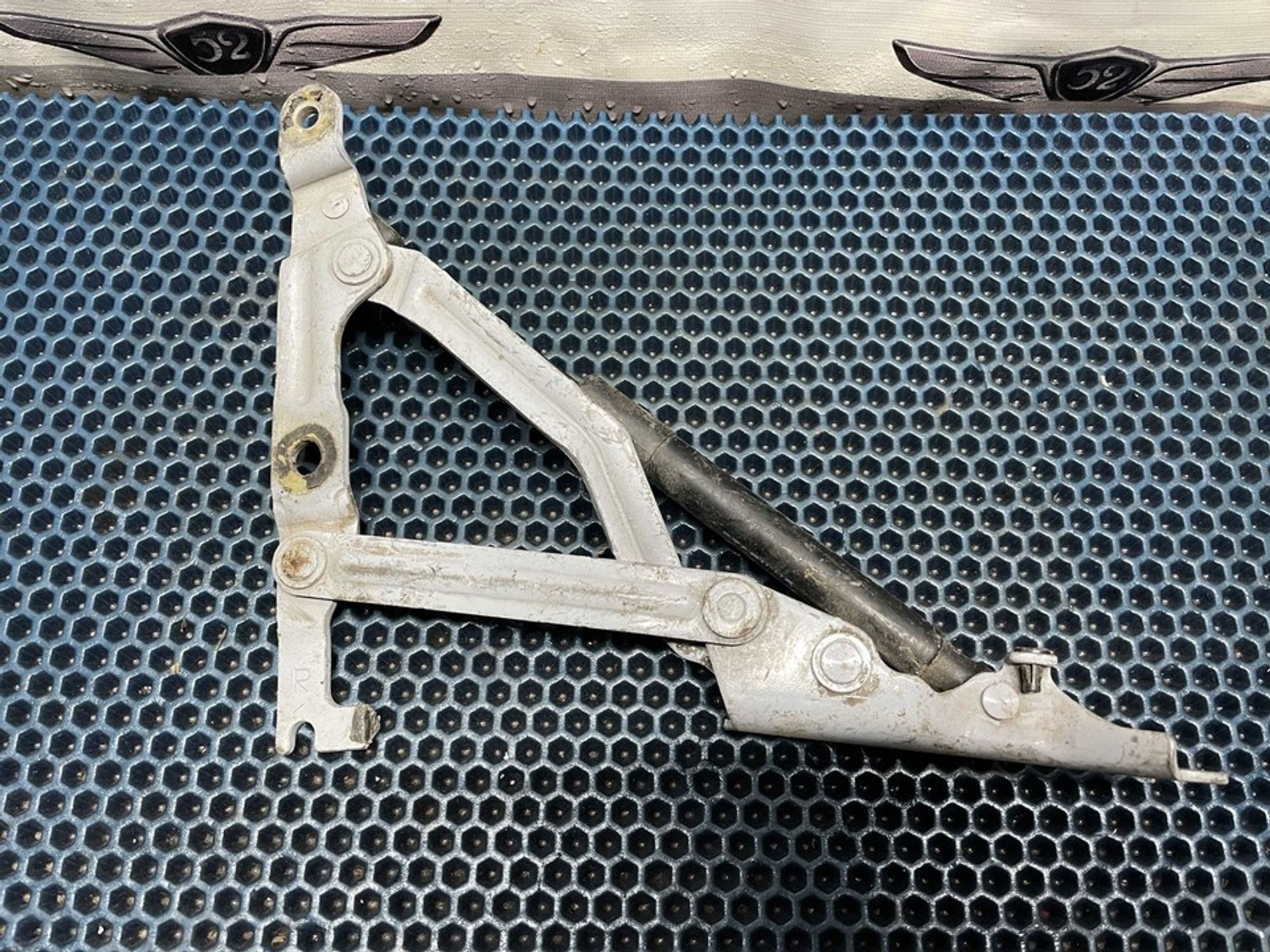 GJ6A52710K Петля крышки багажника правая R Mazda 6 I, 1400 рублей, Нижний Новгород