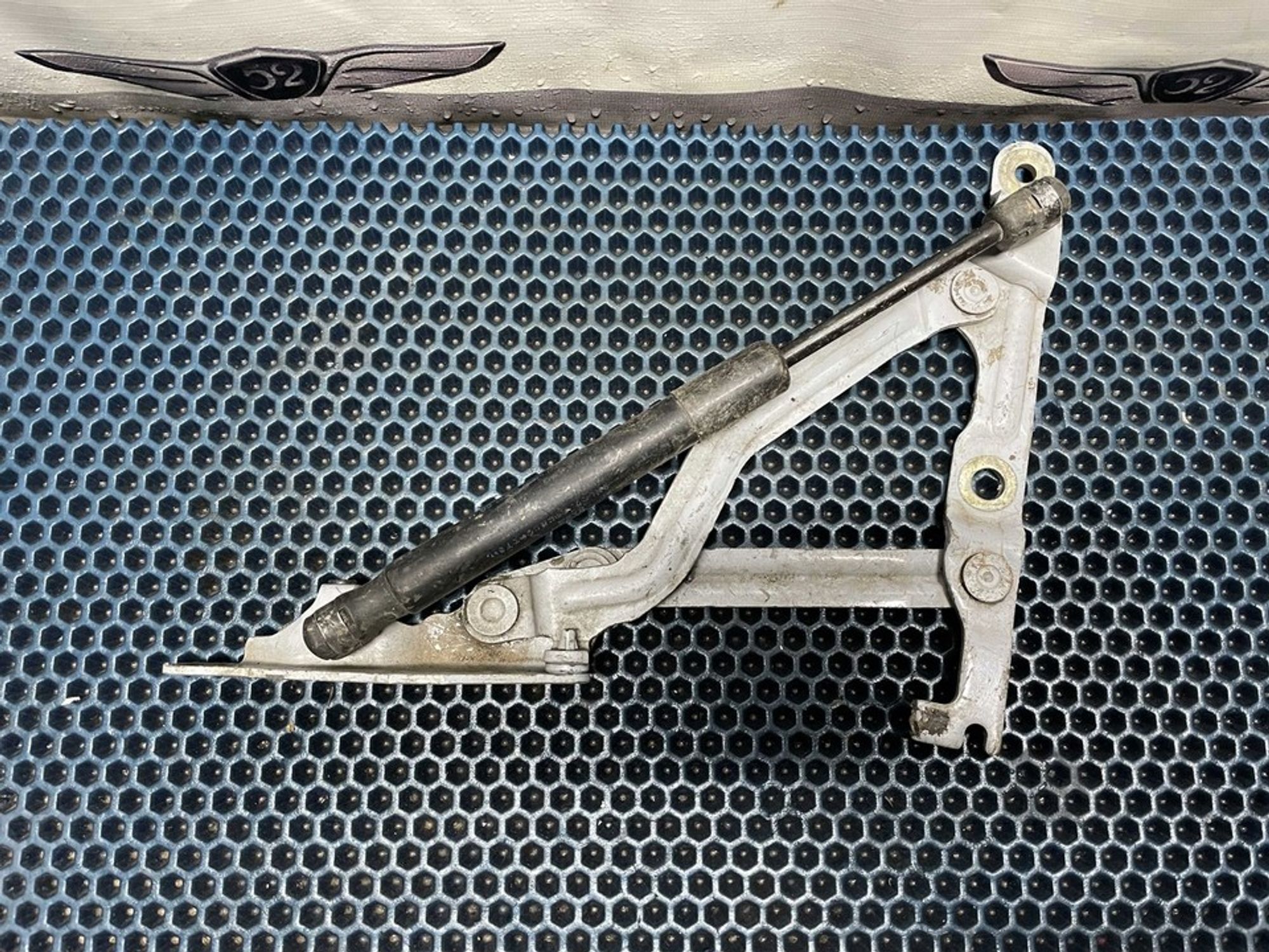 GJ6A52710K Петля крышки багажника правая R Mazda 6 I, 1400 рублей, Нижний Новгород