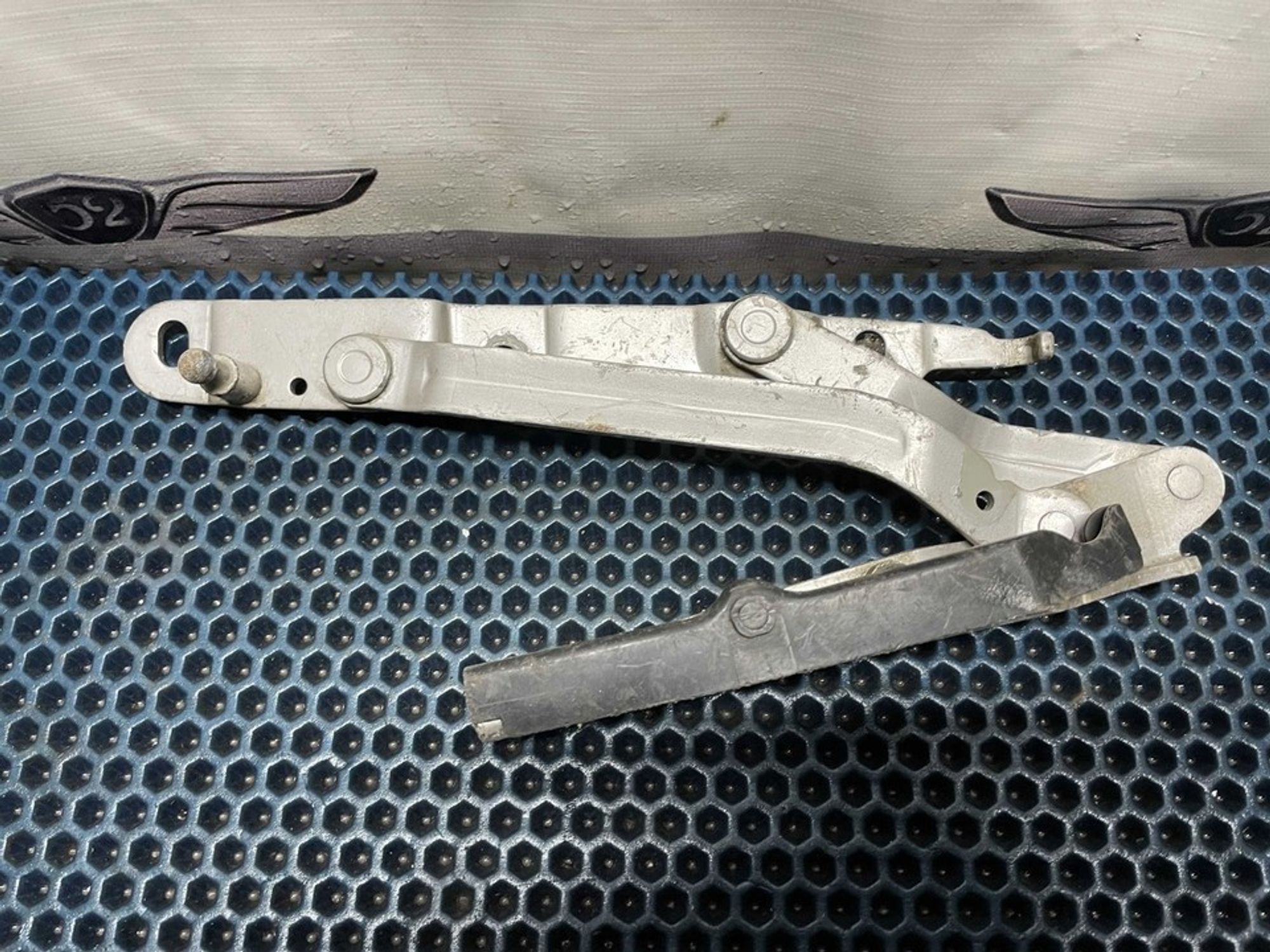 893827302 Петля капота правая R Audi 80 B3, 400 рублей, Нижний Новгород