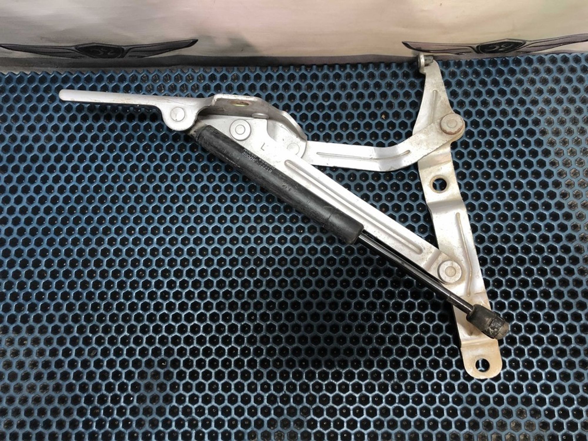 792103D000 Петля двери/крышки багажника с газовым упором левая L Hyundai Sonata IV EF, 600 рублей, Нижний Новгород