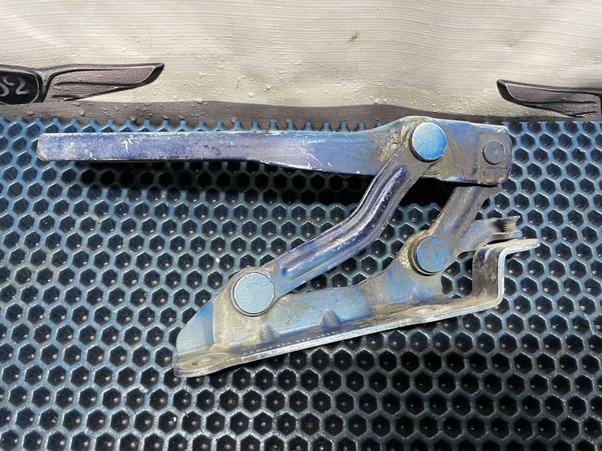 1Z0823301C Петля капота левая L Skoda Octavia II, 1200 рублей, Нижний Новгород