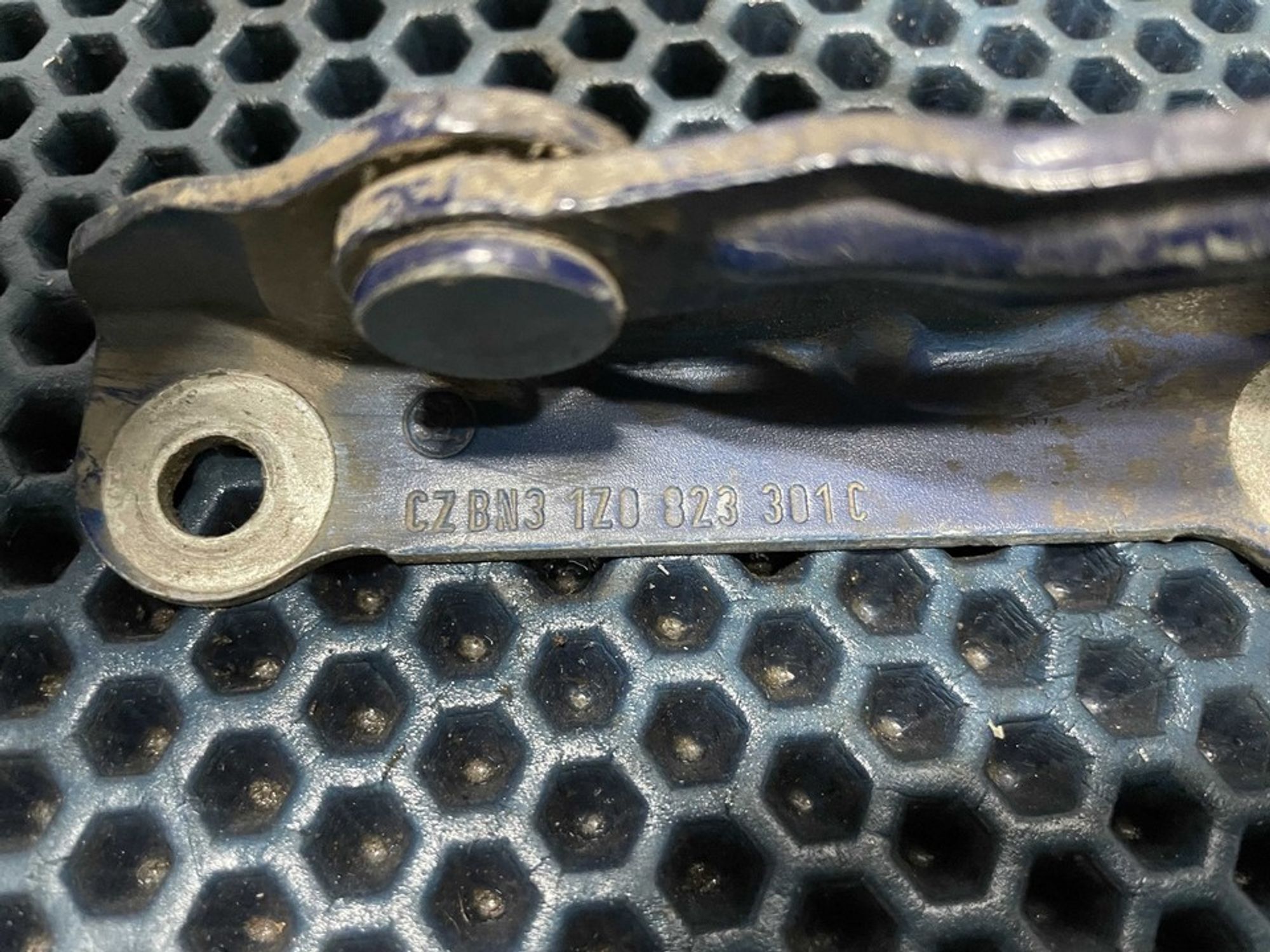 1Z0823301C Петля капота левая L Skoda Octavia II, 1200 рублей, Нижний Новгород