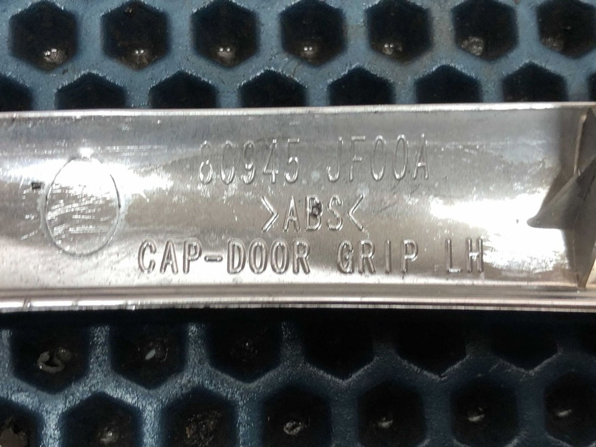 80945JF00A Накладка ручки двери внутренняя Nissan GT-R, 2000 рублей, Нижний Новгород