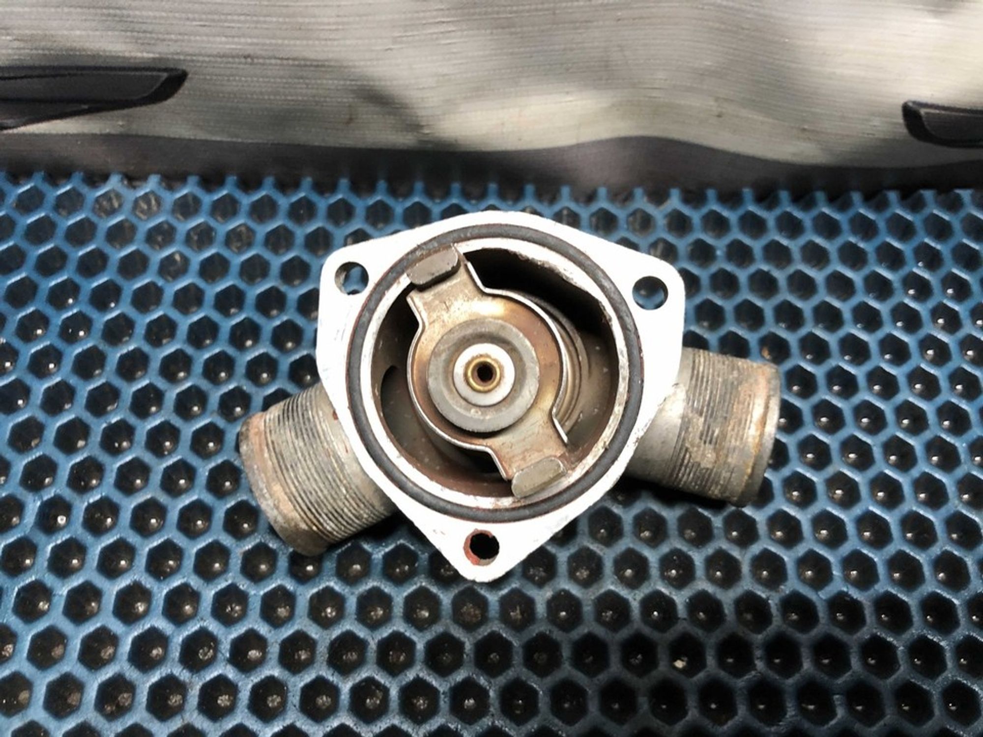 21101306010 Термостат Lada Неопознанная модель, 300 рублей, Нижний Новгород