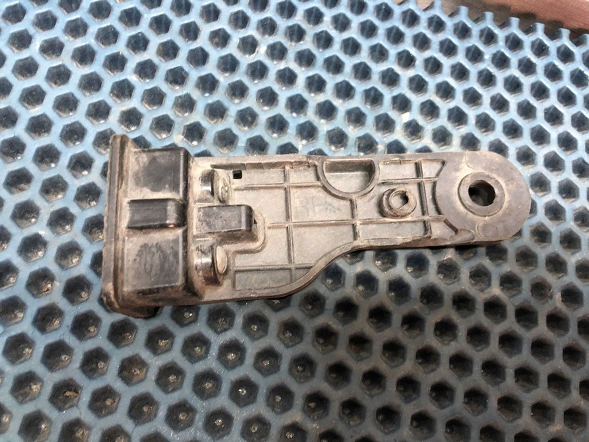 Кронштейн фары правый R Hyundai Solaris I, 700 рублей, Нижний Новгород