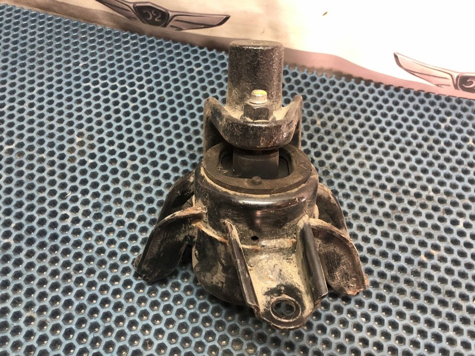 218101R000 Опора двигателя Hyundai Solaris I, 1500 рублей, Нижний Новгород