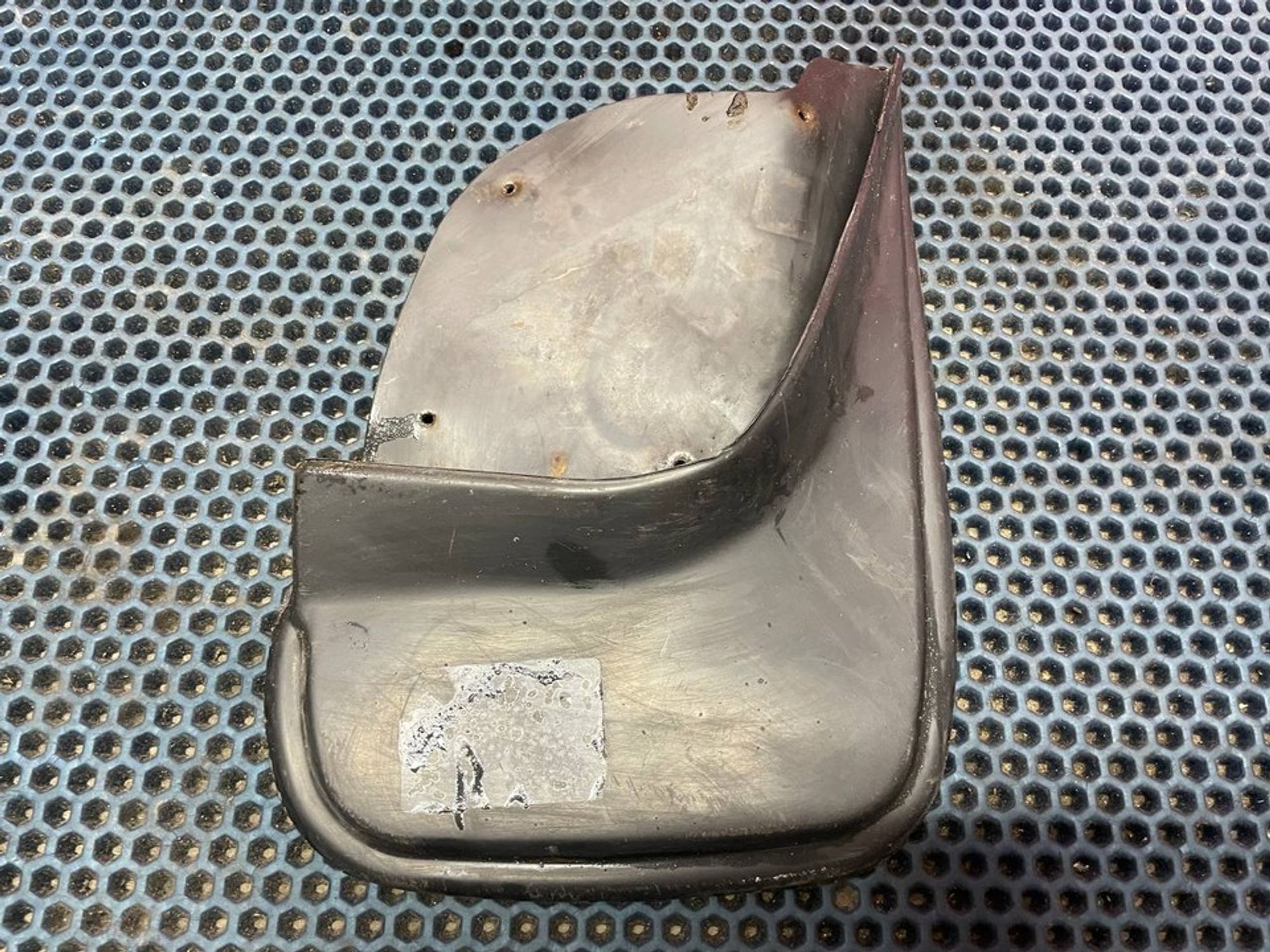 Брызговик задний правый R Toyota Corolla E160/E170, 500 рублей, Нижний Новгород