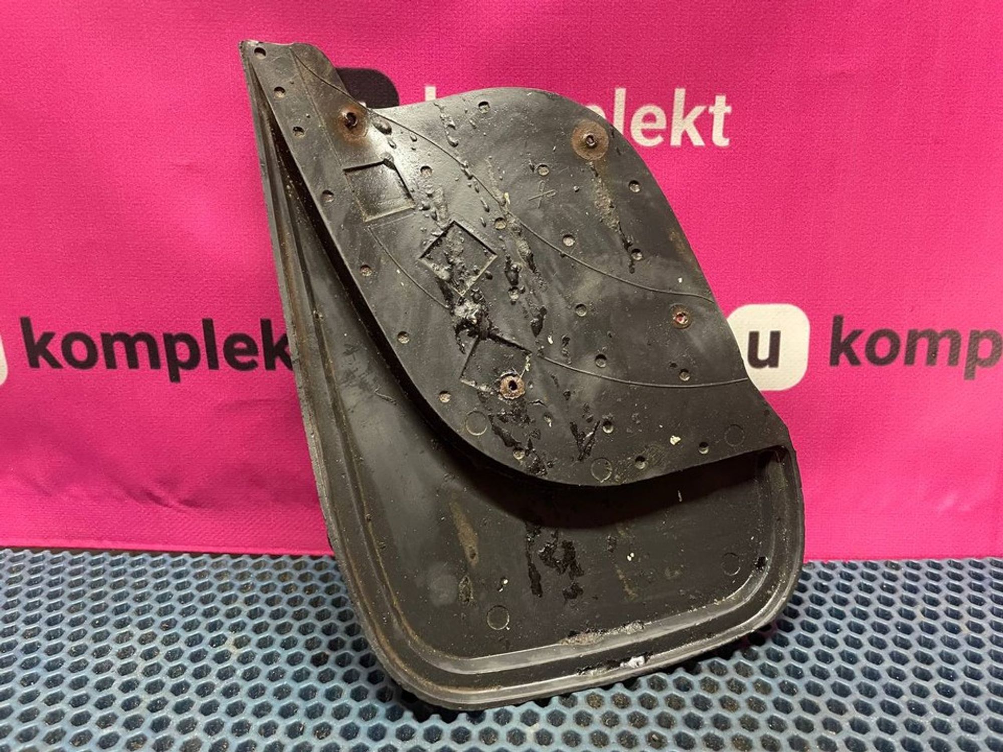 Брызговик задний правый R Toyota Corolla E160/E170, 500 рублей, Нижний Новгород