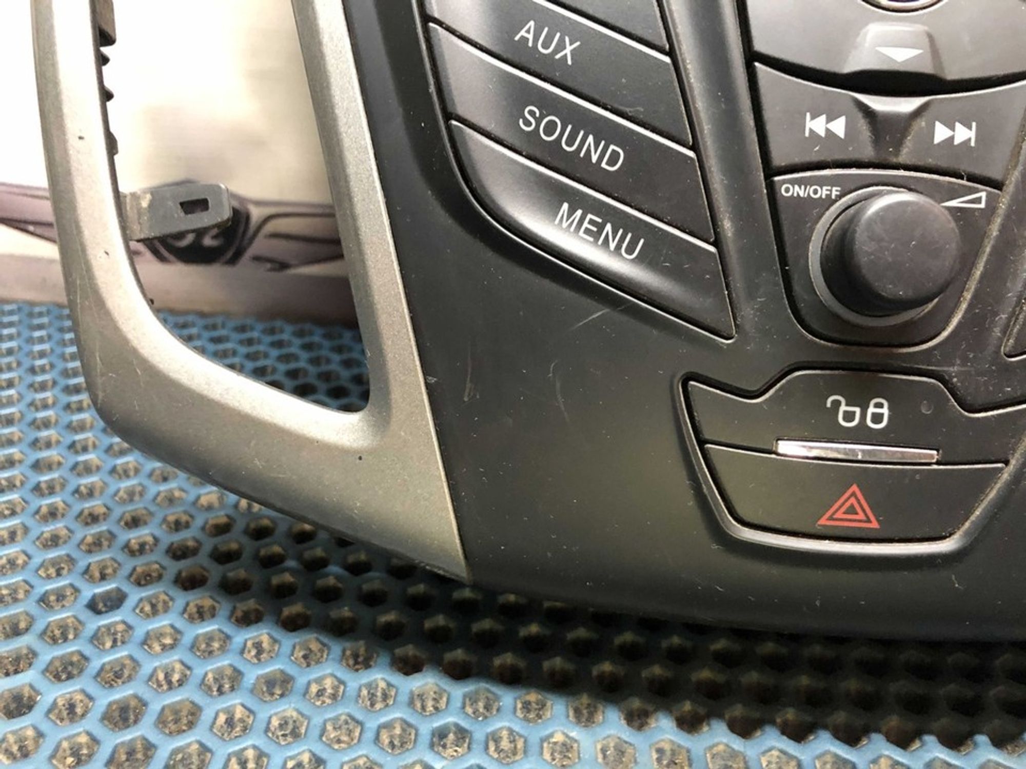 BM5118835AFW Панель центральной консоли Ford Focus III, 2000 рублей, Нижний Новгород