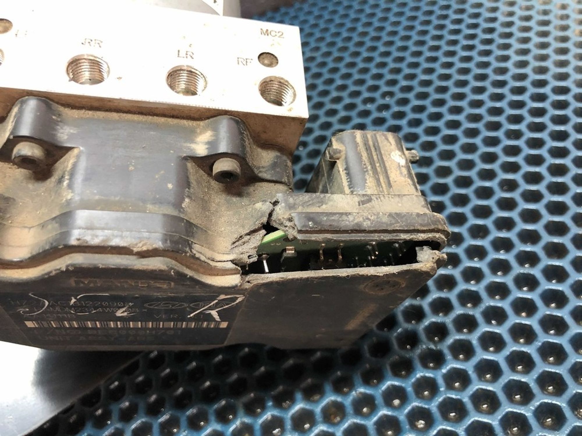 589204L100 Блок ABS (насос) Hyundai Solaris I, 1000 рублей, Нижний Новгород