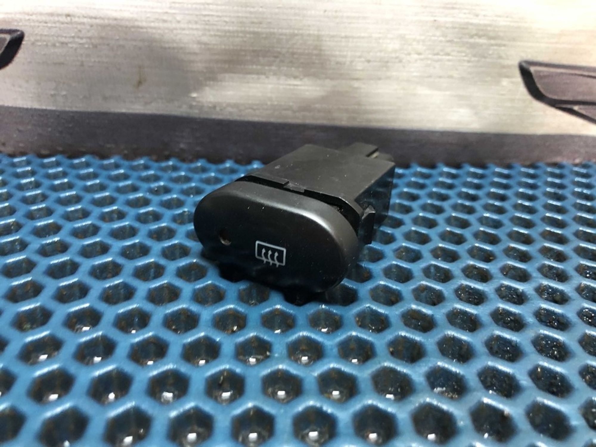 864W01571 Кнопка обогрева стекла Daewoo Nexia I, 300 рублей, Нижний Новгород