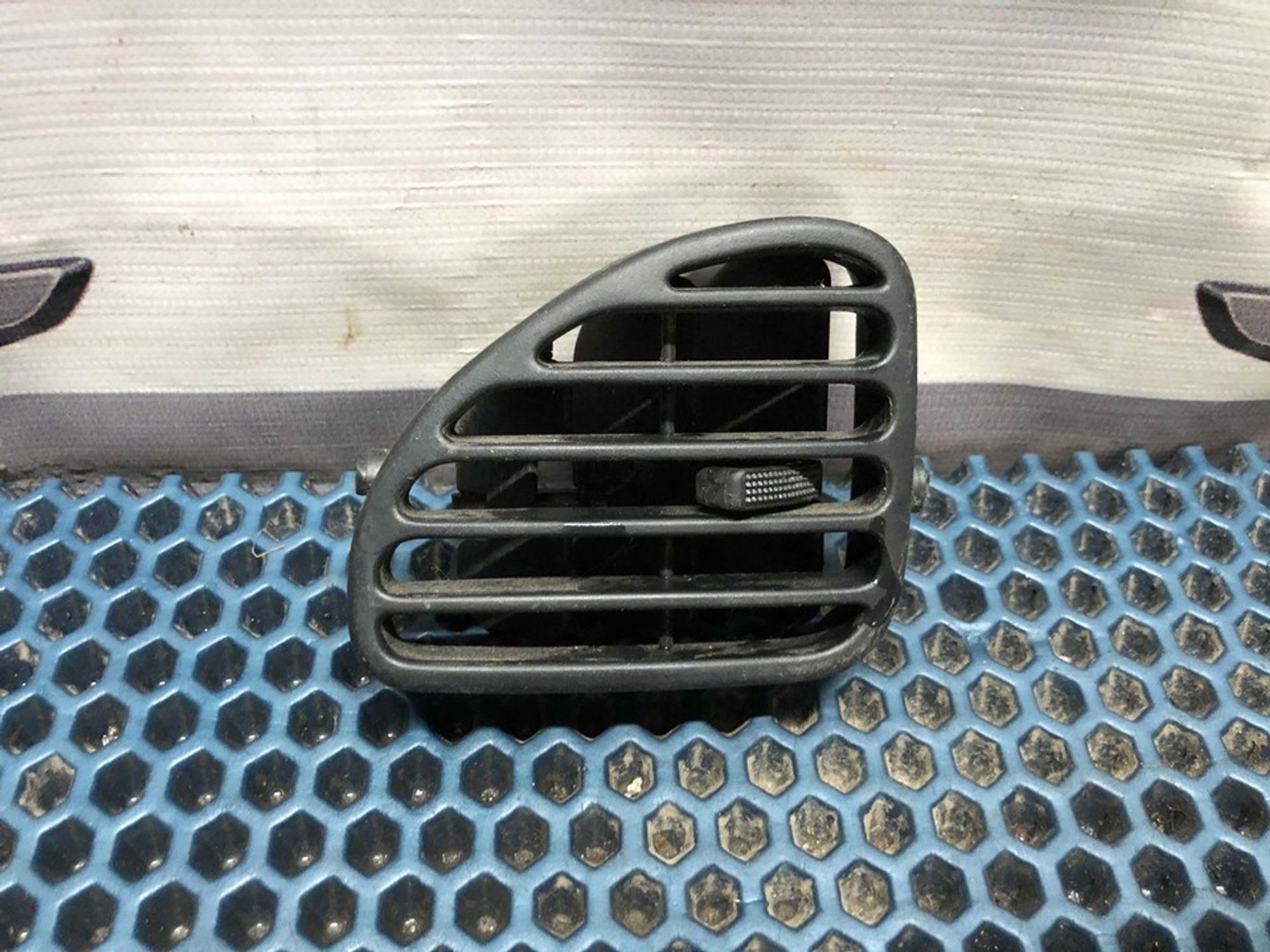 0K2N16481X Дефлектор воздушный левый L Kia Spectra I, 500 рублей, Нижний Новгород