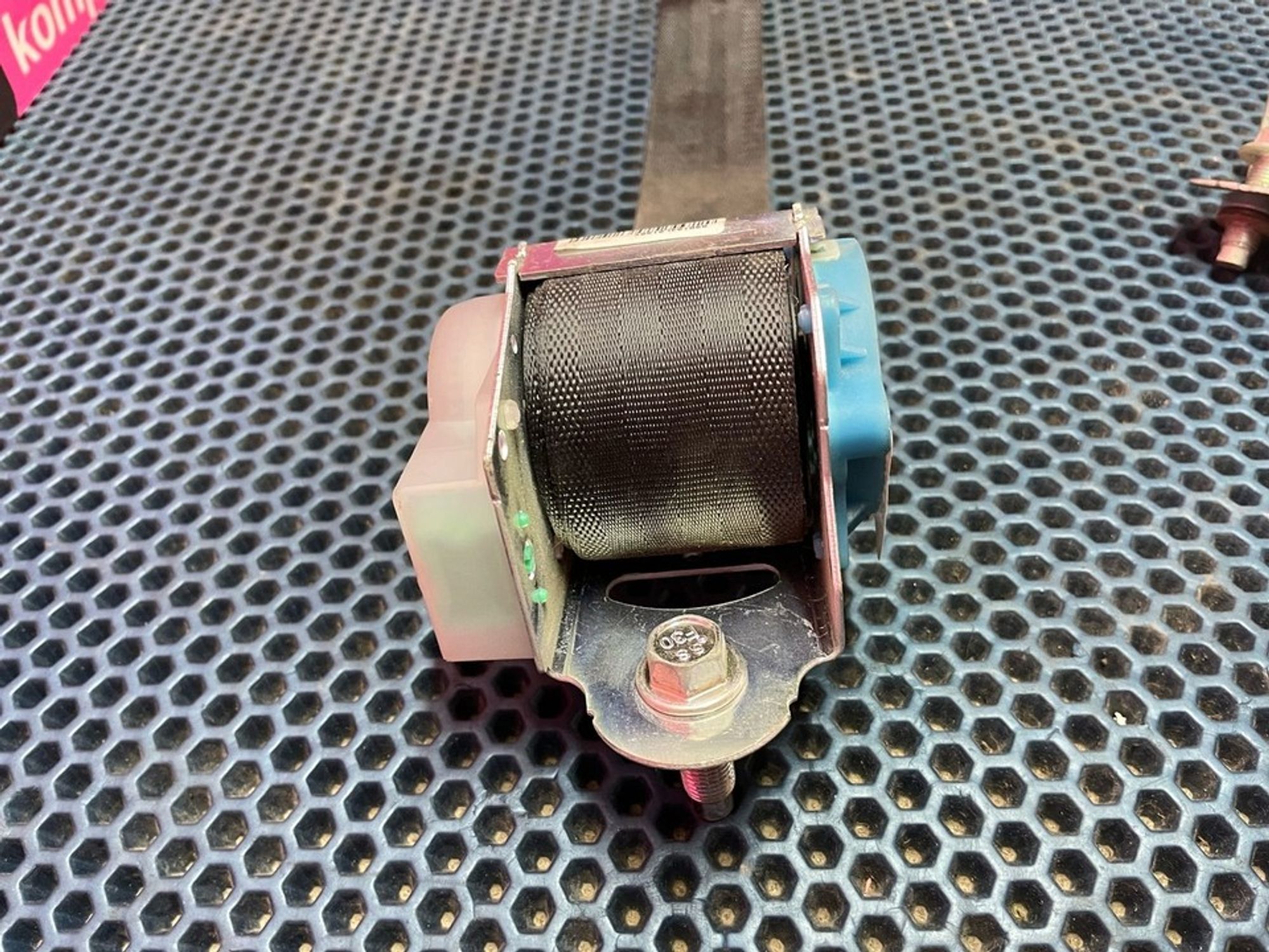 898104L010 Ремень безопасности задний левый L Hyundai Solaris I, 500 рублей, Нижний Новгород