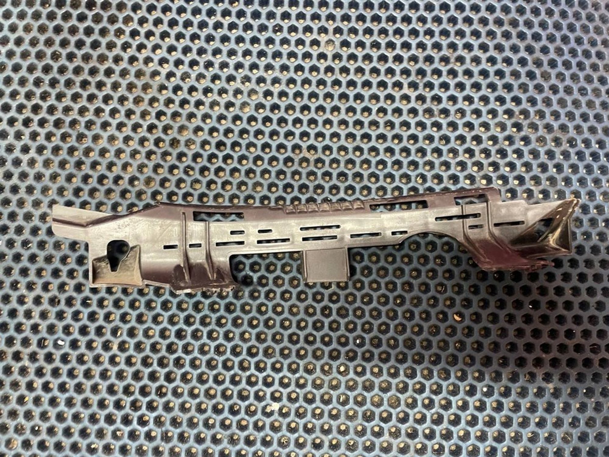 1039022 Кронштейн переднего бампера правый R BMW 6 G32, 2300 рублей, Нижний Новгород