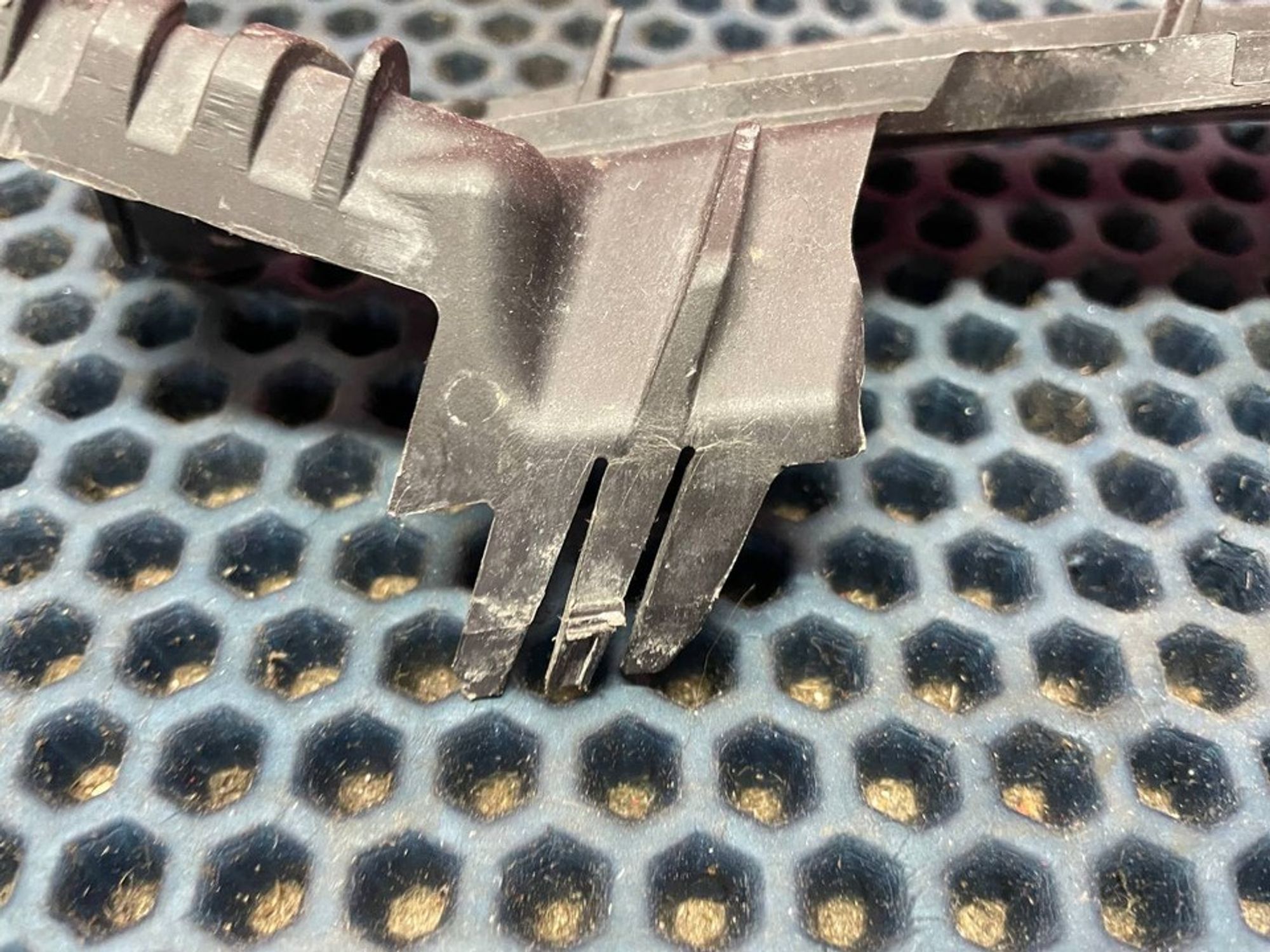 1039022 Кронштейн переднего бампера правый R BMW 6 G32, 2300 рублей, Нижний Новгород