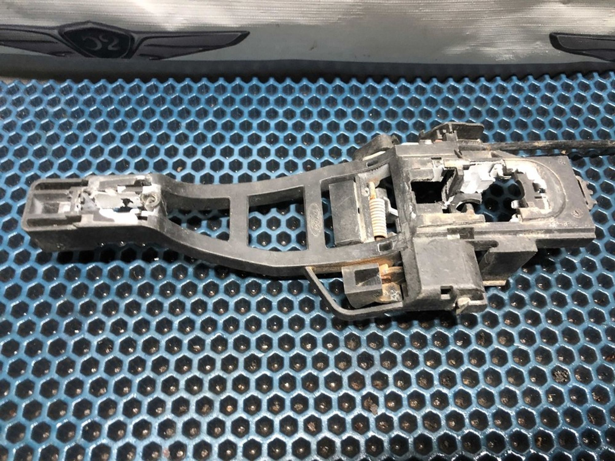 4M51A266B22AD Кронштейн ручки двери наружней правой R Ford Focus II, 700 рублей, Нижний Новгород