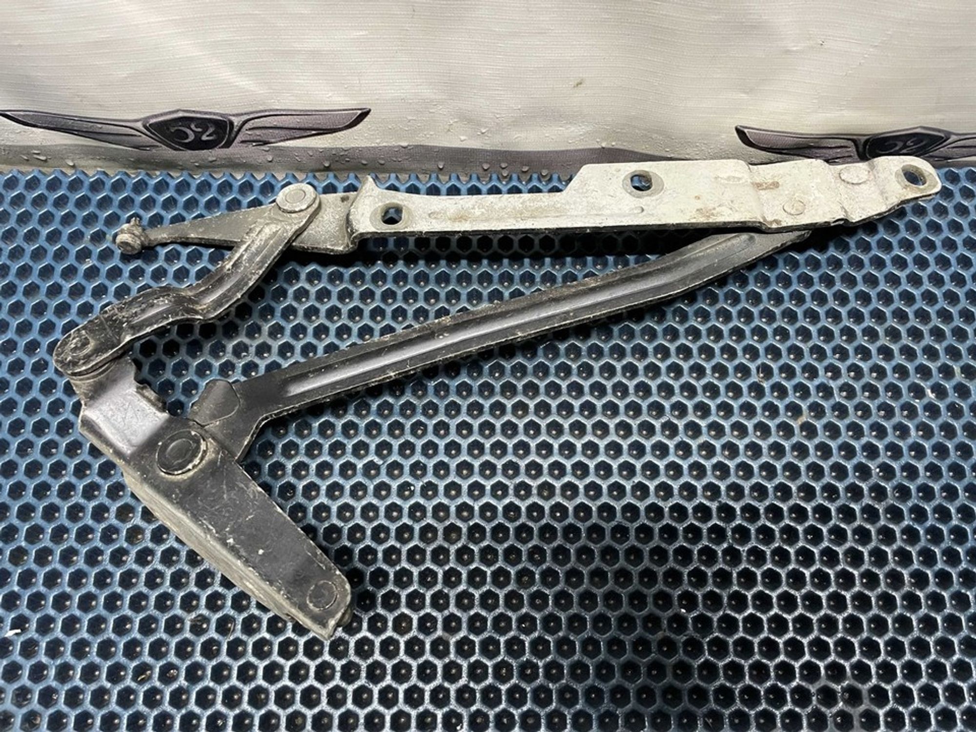 4A5827499A Петля капота левая L Audi 100 C4, 600 рублей, Нижний Новгород