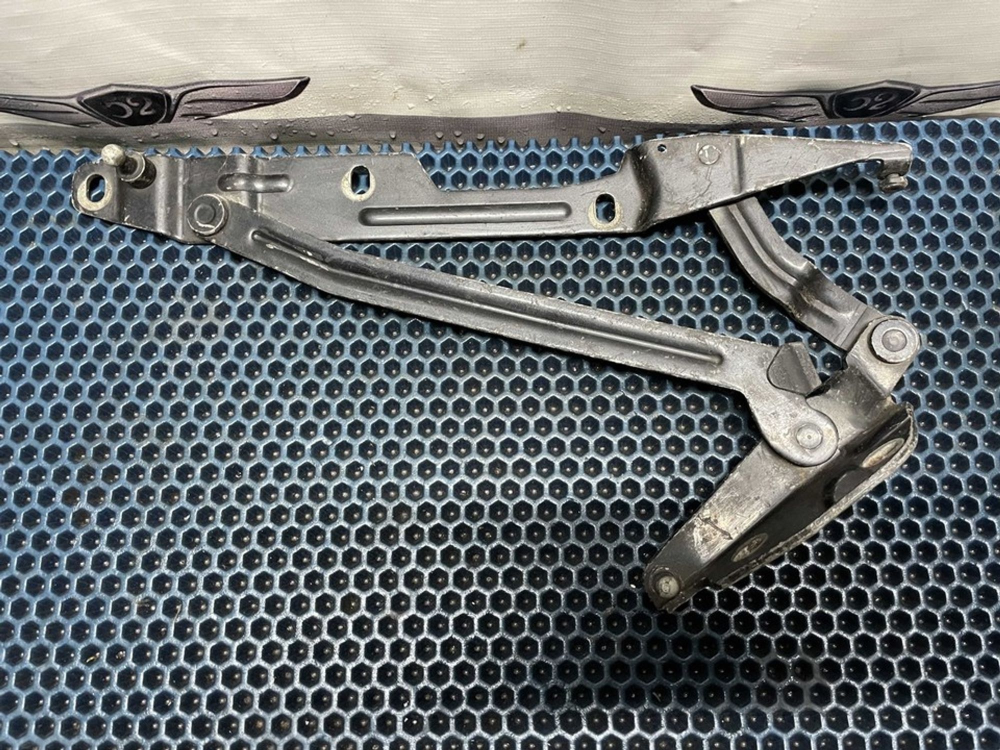 4A5827499A Петля капота левая L Audi 100 C4, 600 рублей, Нижний Новгород