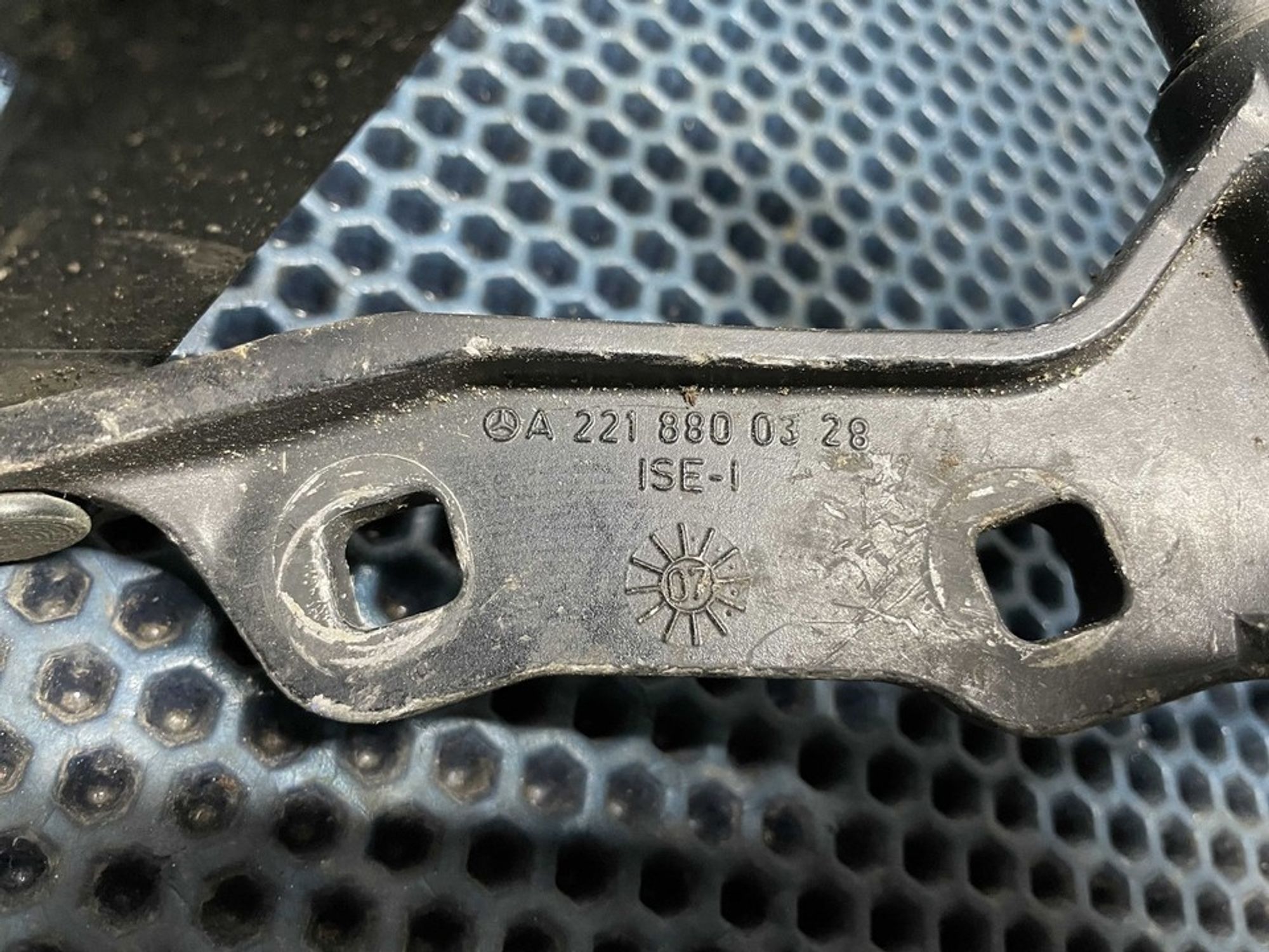 A2218800328 Петля капота левая L Mercedes-Benz S-class W221, 1600 рублей, Нижний Новгород