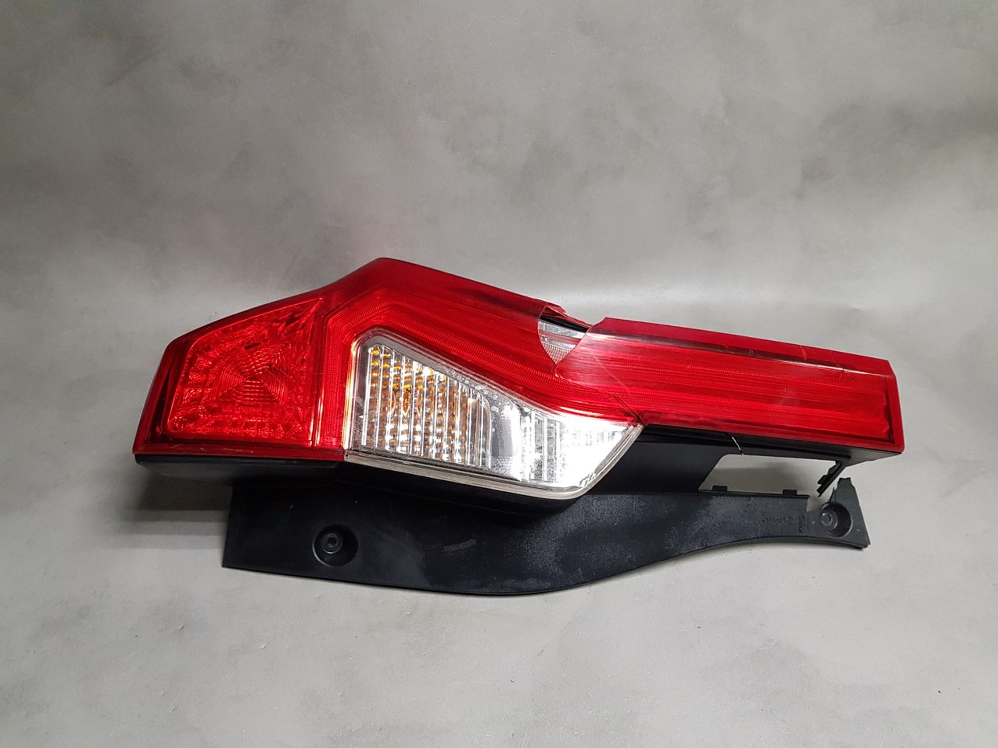 8330A990 Фонарь задний правый R Mitsubishi Montero Sport II, 1900 рублей, Нижний Новгород