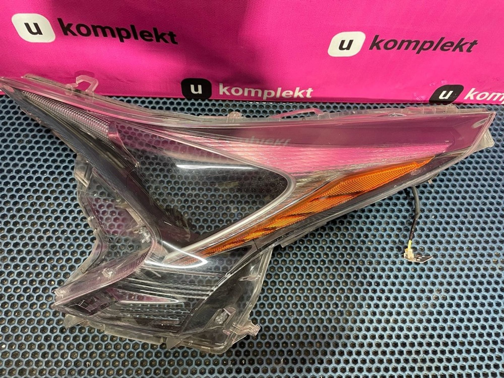 8117147691 Стекло левой фары Toyota Prius XW50, 8000 рублей, Нижний Новгород