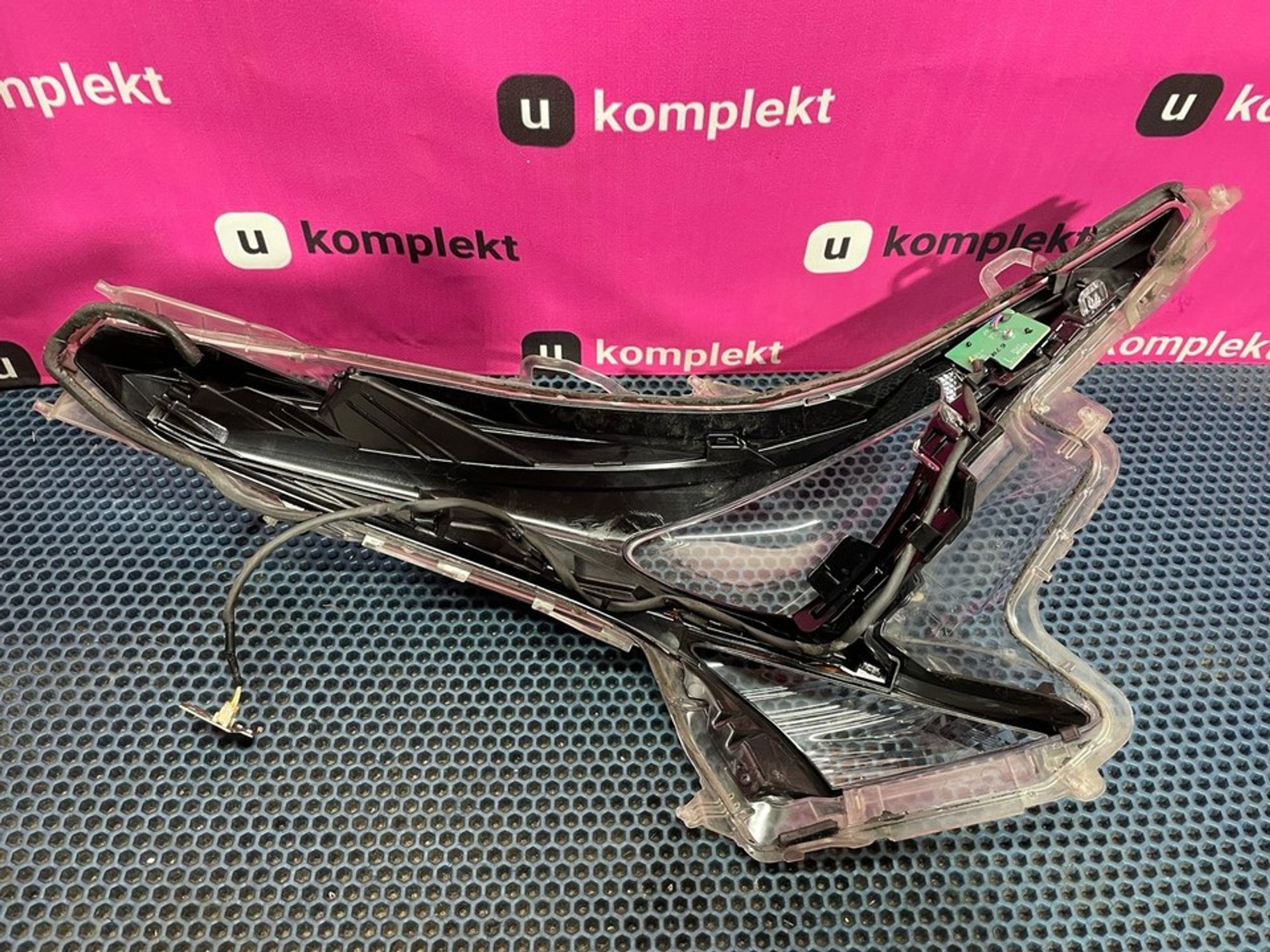 8117147691 Стекло левой фары Toyota Prius XW50, 8000 рублей, Нижний Новгород